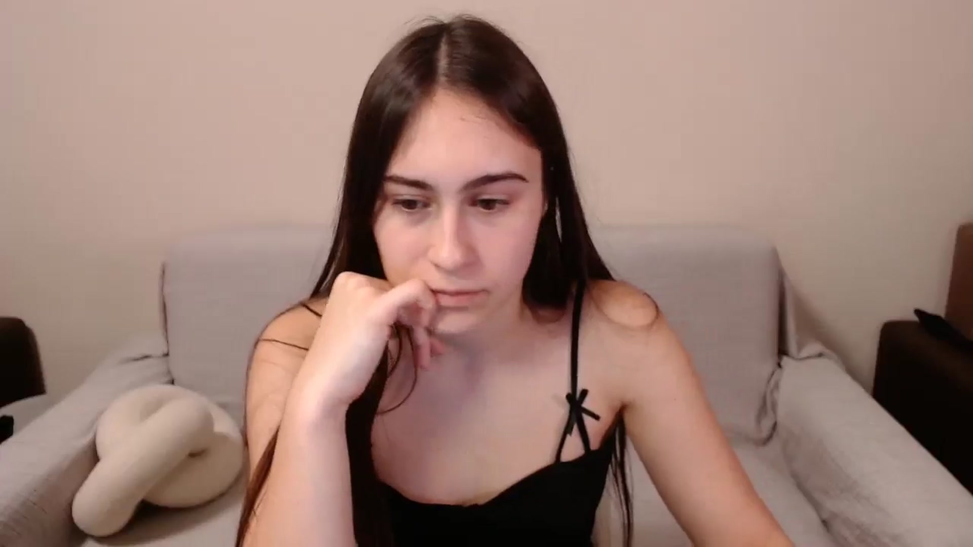 Gallery image thumbnail from ulohu's myfreecams stream on, 03/05/2025, 19:17 image 19 of 20
