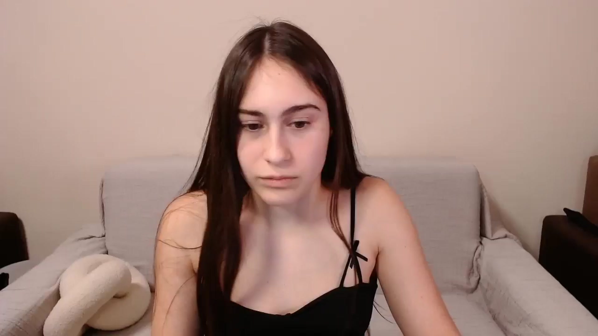 Gallery image thumbnail from ulohu's myfreecams stream on, 03/05/2025, 19:17 image 1 of 20