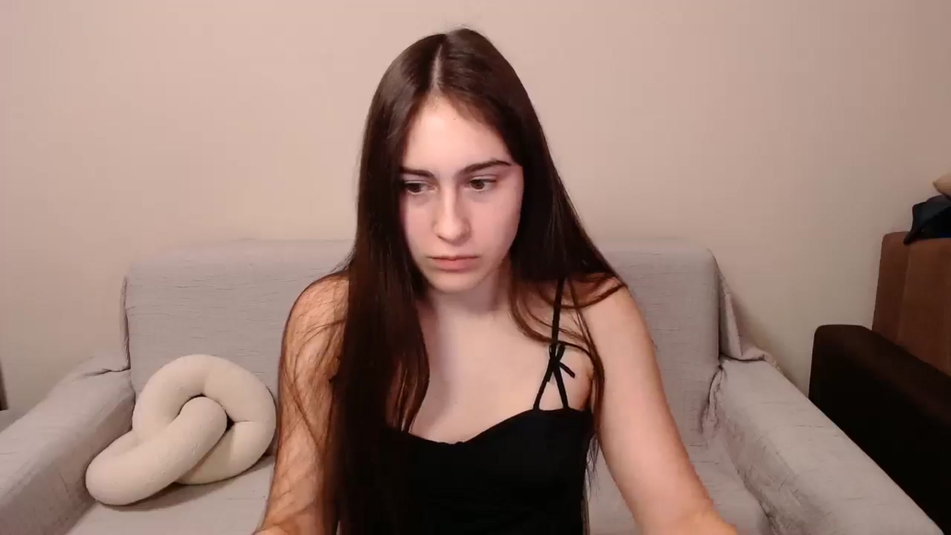 Gallery image thumbnail from ulohu's myfreecams stream on, 03/06/2025, 17:19 image 17 of 20