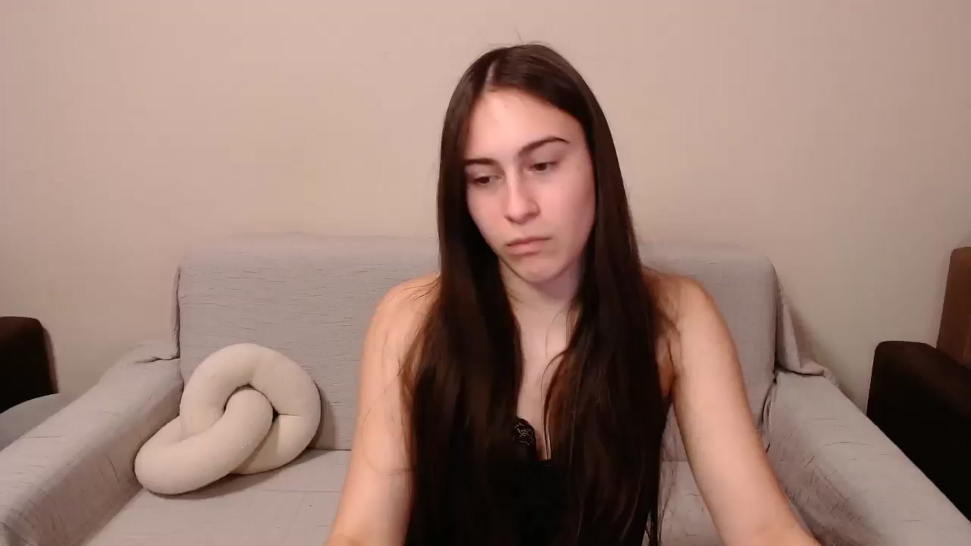 Gallery image thumbnail from ulohu's myfreecams stream on, 03/07/2025, 18:18 image 9 of 20