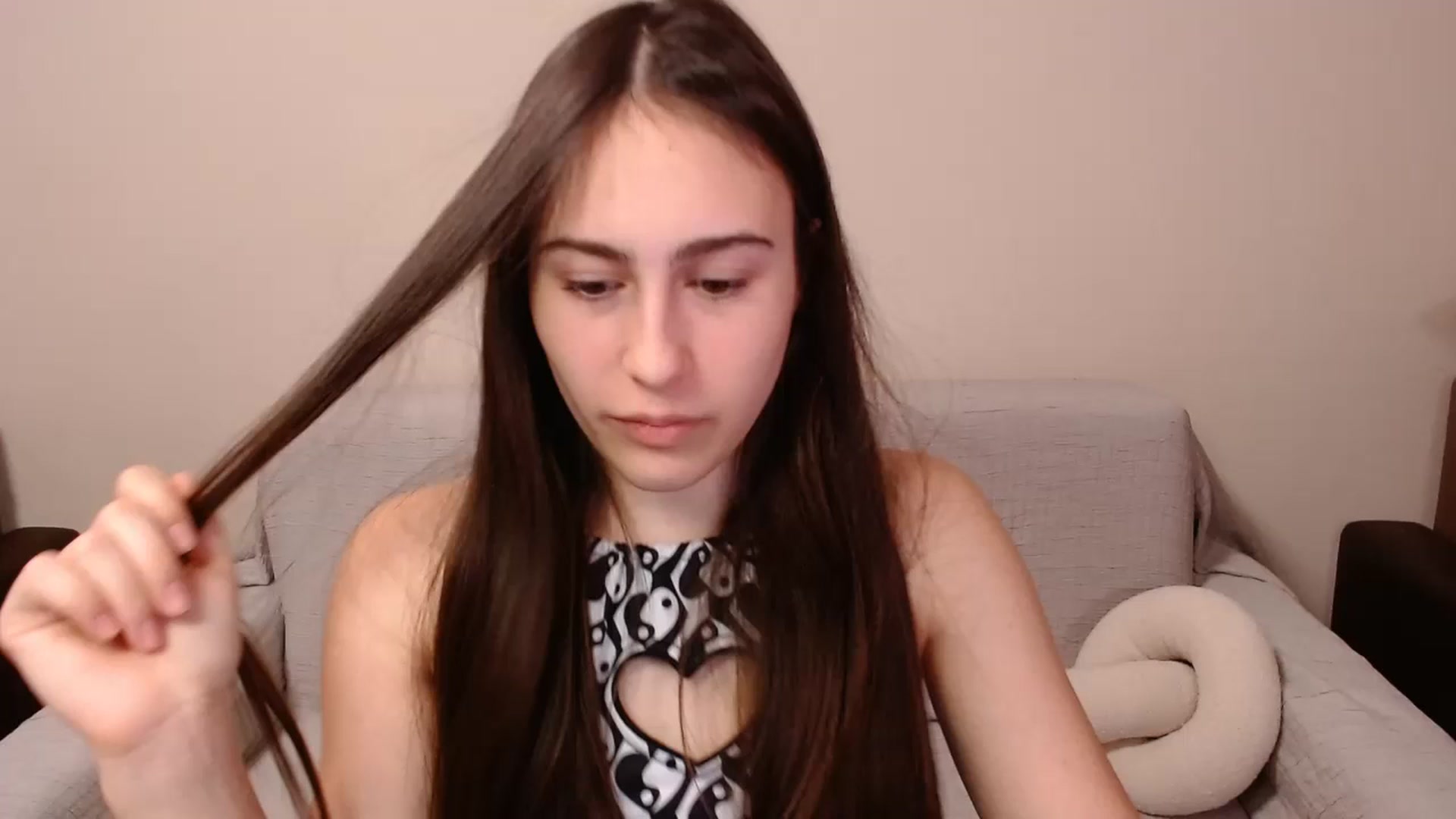 Gallery image thumbnail from ulohu's myfreecams stream on, 03/23/2025, 18:08 image 9 of 20
