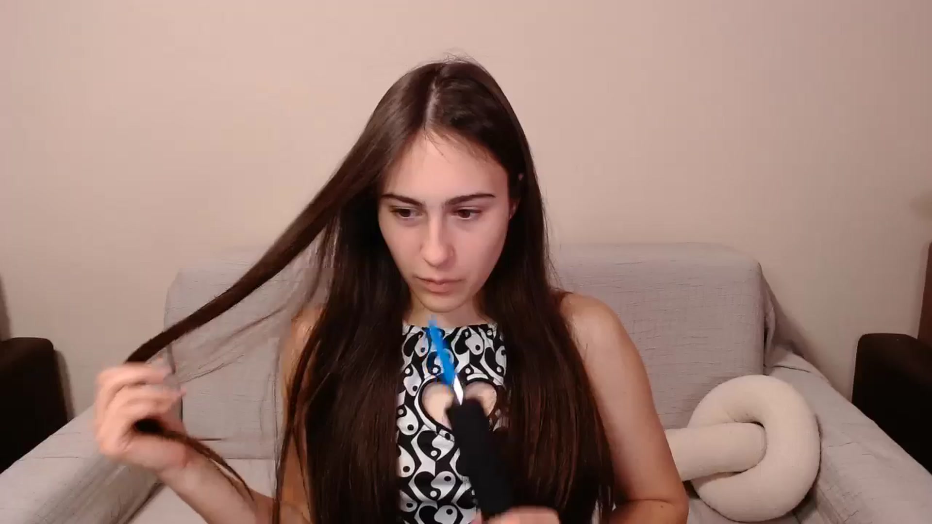 Gallery image thumbnail from ulohu's myfreecams stream on, 03/23/2025, 18:08 image 2 of 20