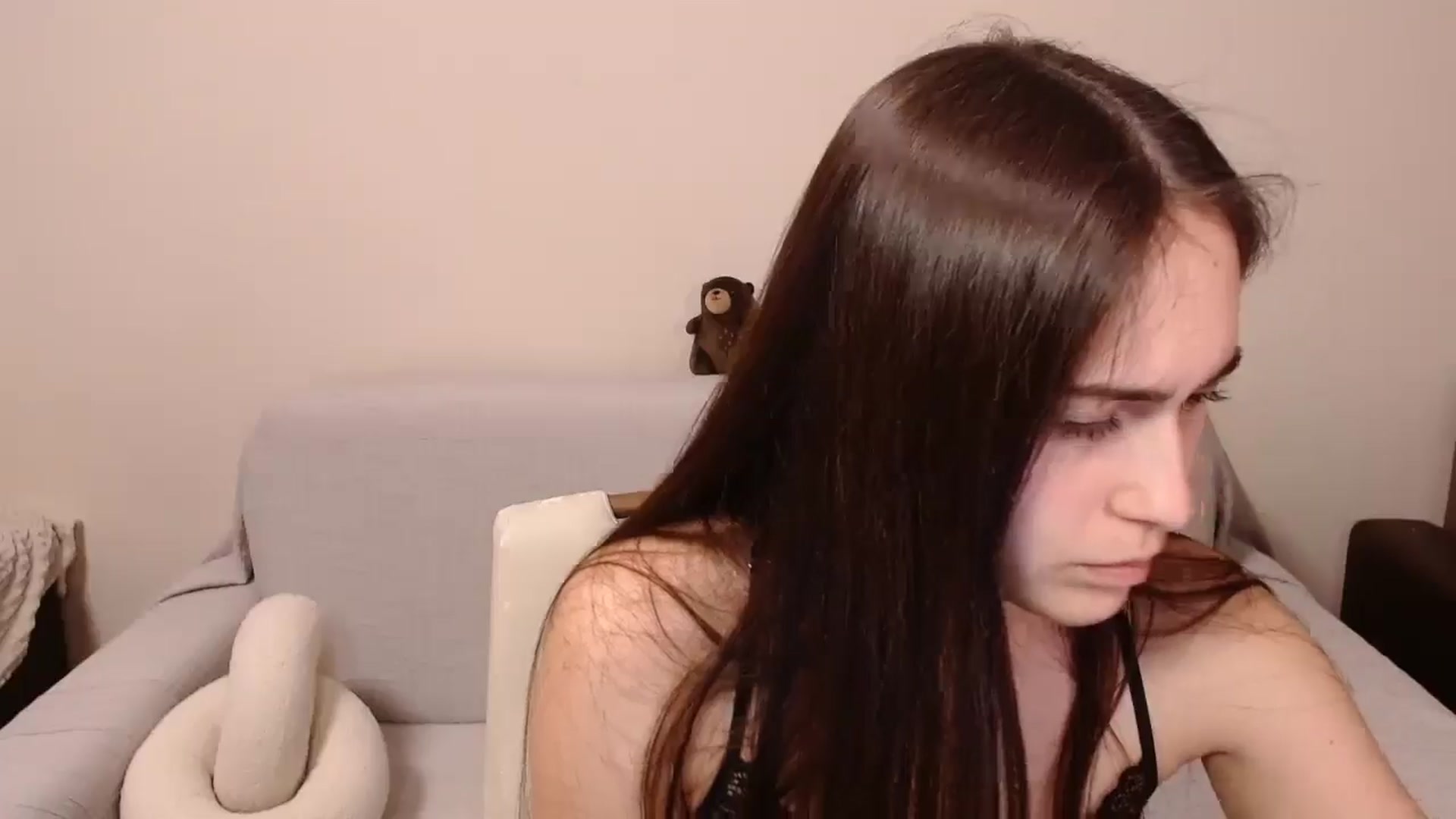 Gallery image thumbnail from ulohu's myfreecams stream on, 03/28/2025, 21:46 image 3 of 20