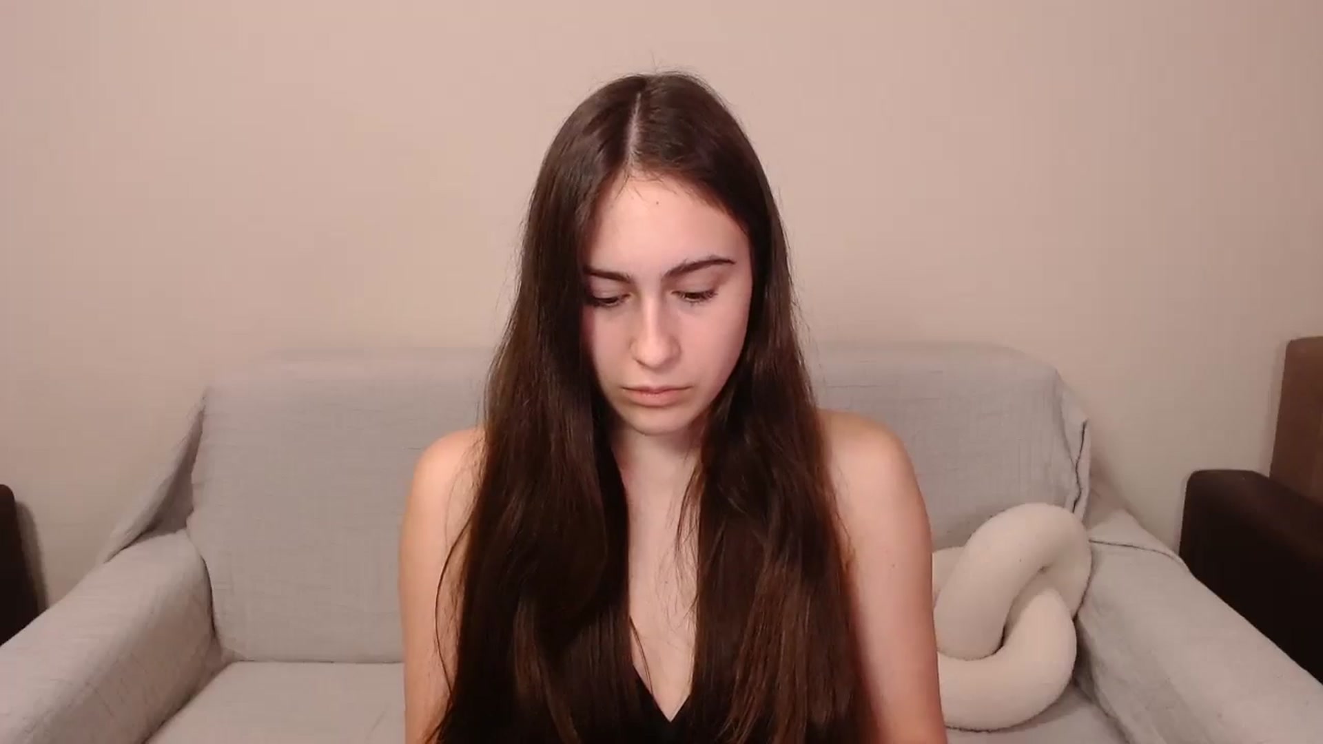 Gallery image thumbnail from ulohu's myfreecams stream on, 04/01/2025, 22:13 image 16 of 20
