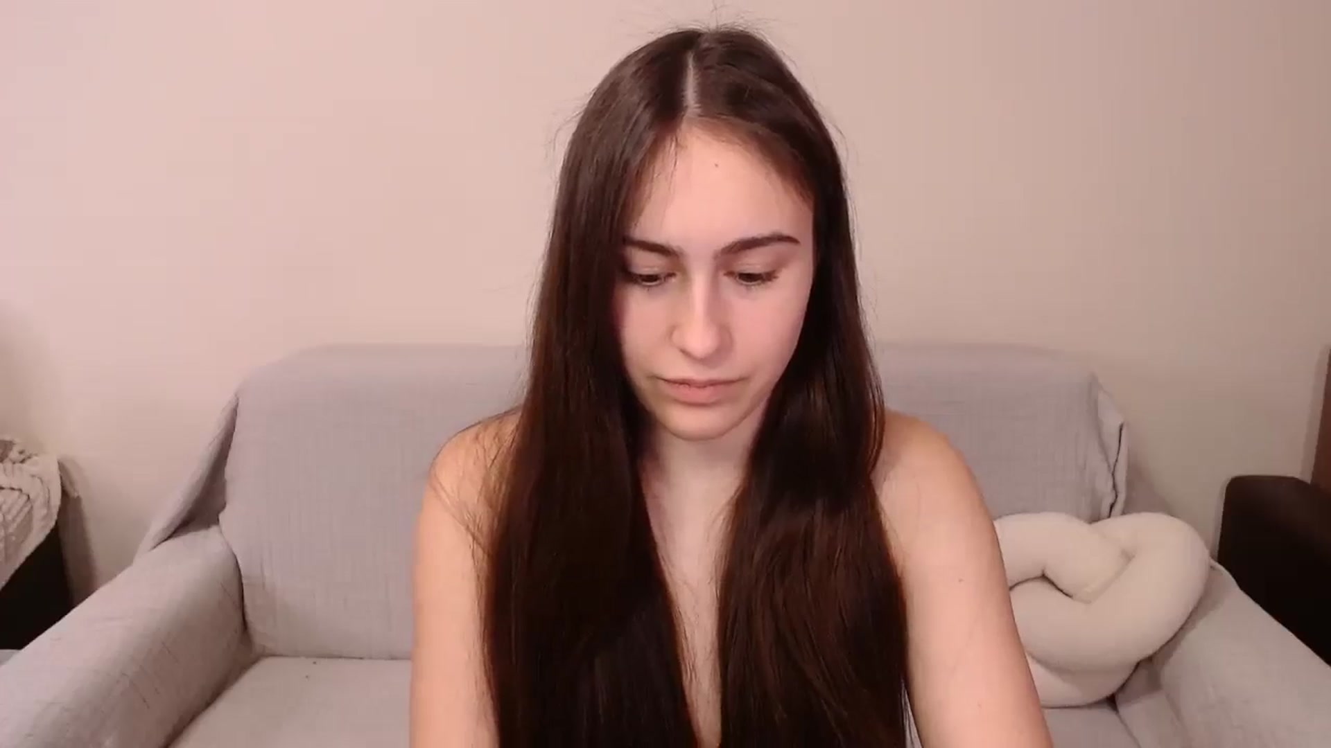 Gallery image thumbnail from ulohu's myfreecams stream on, 04/02/2025, 19:23 image 18 of 20