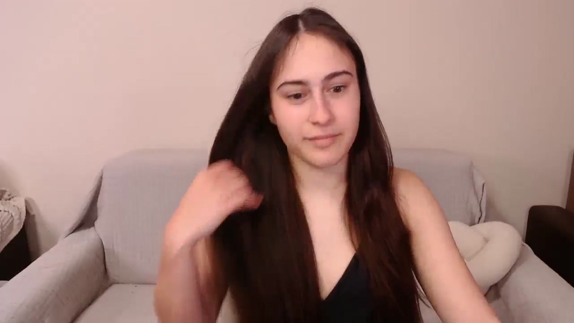 Gallery image thumbnail from ulohu's myfreecams stream on, 04/02/2025, 19:23 image 3 of 20