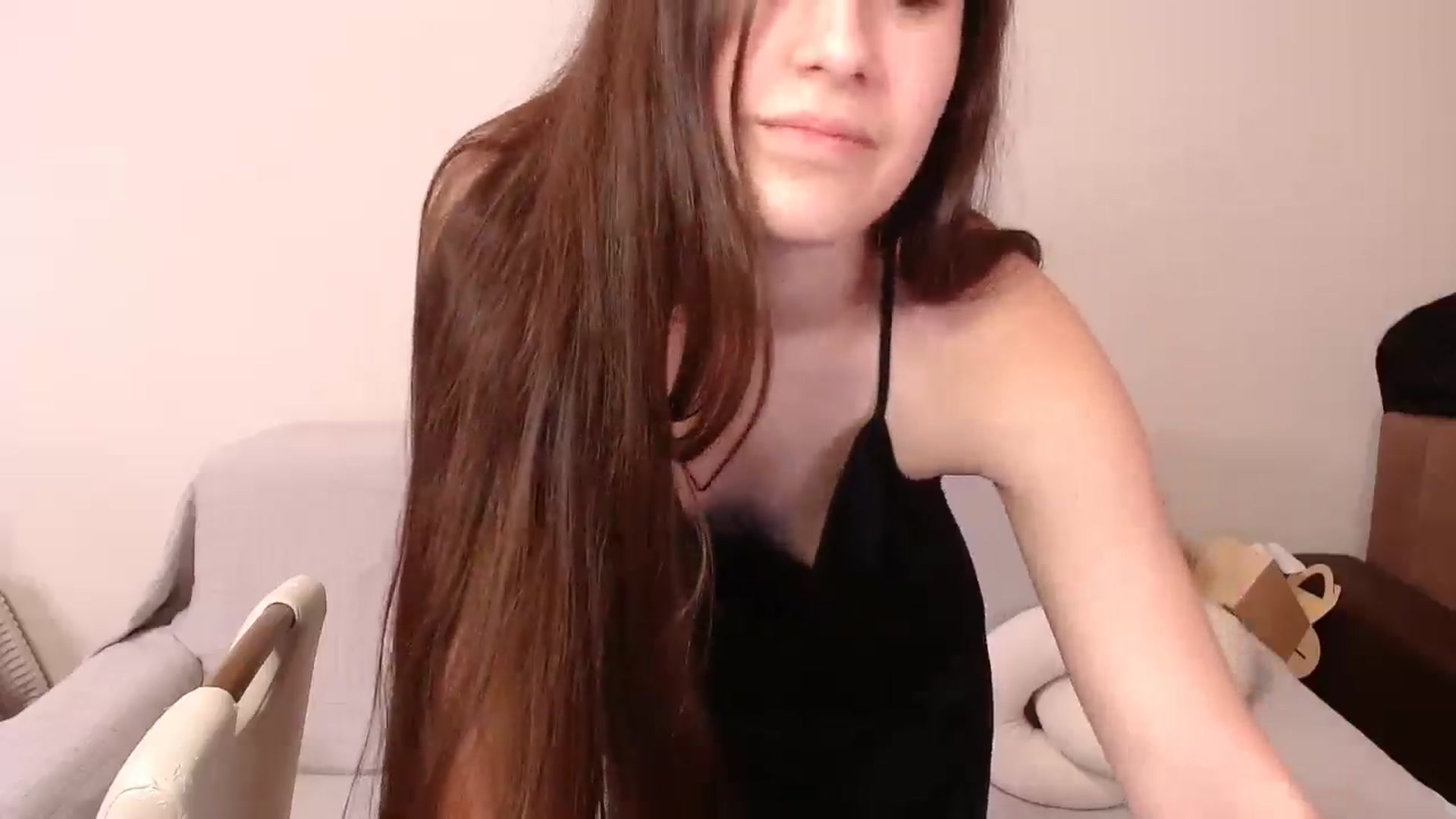 Gallery image thumbnail from ulohu's myfreecams stream on, 04/03/2025, 19:41 image 5 of 20