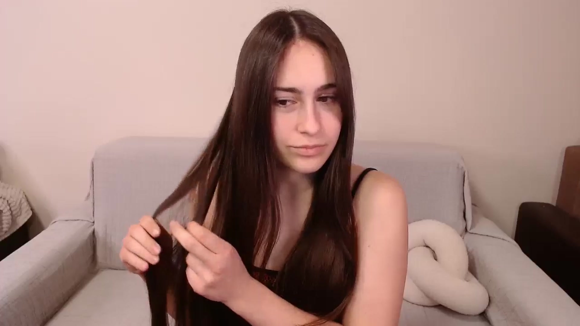 Gallery image thumbnail from ulohu's myfreecams stream on, 04/06/2025, 23:57 image 18 of 20