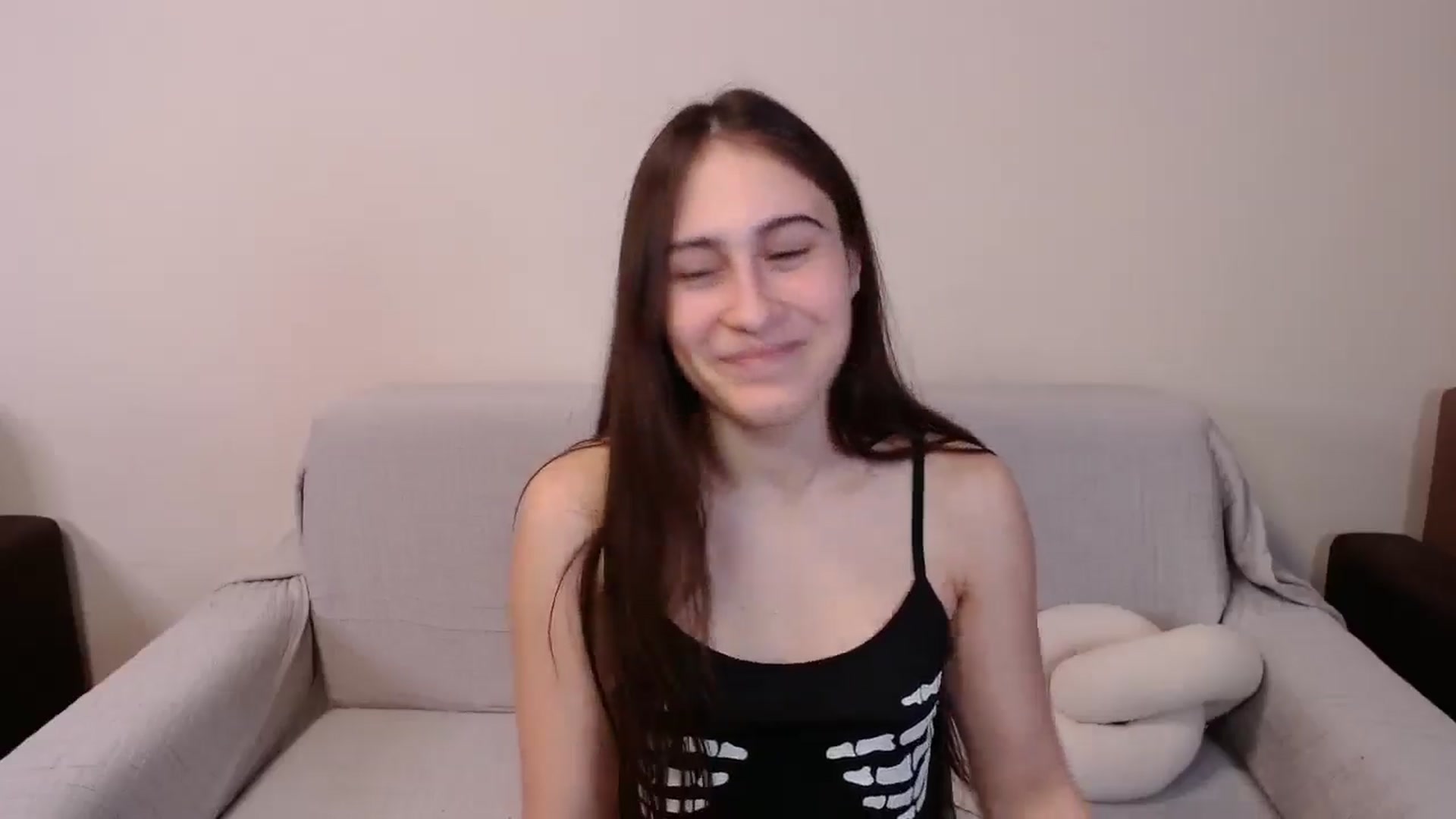 Gallery image thumbnail from ulohu's myfreecams stream on, 04/28/2025, 17:44 image 6 of 20