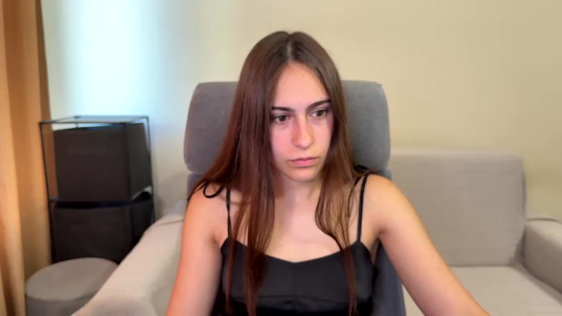 Gallery image thumbnail from ulohu's myfreecams stream on, 07/15/2025, 16:38 image 12 of 20