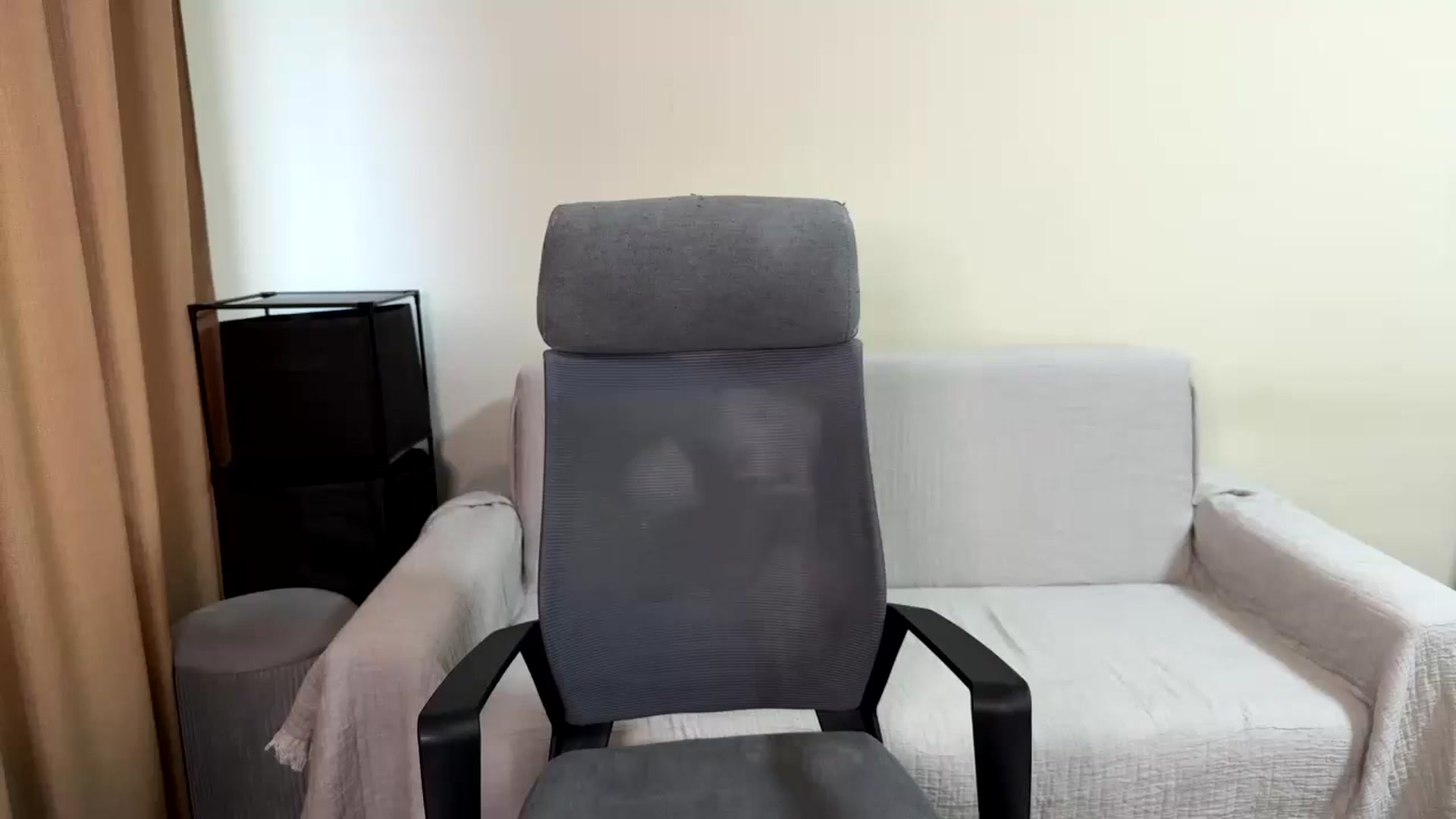 Gallery image thumbnail from ulohu's myfreecams stream on, 07/16/2025, 17:22 image 11 of 20