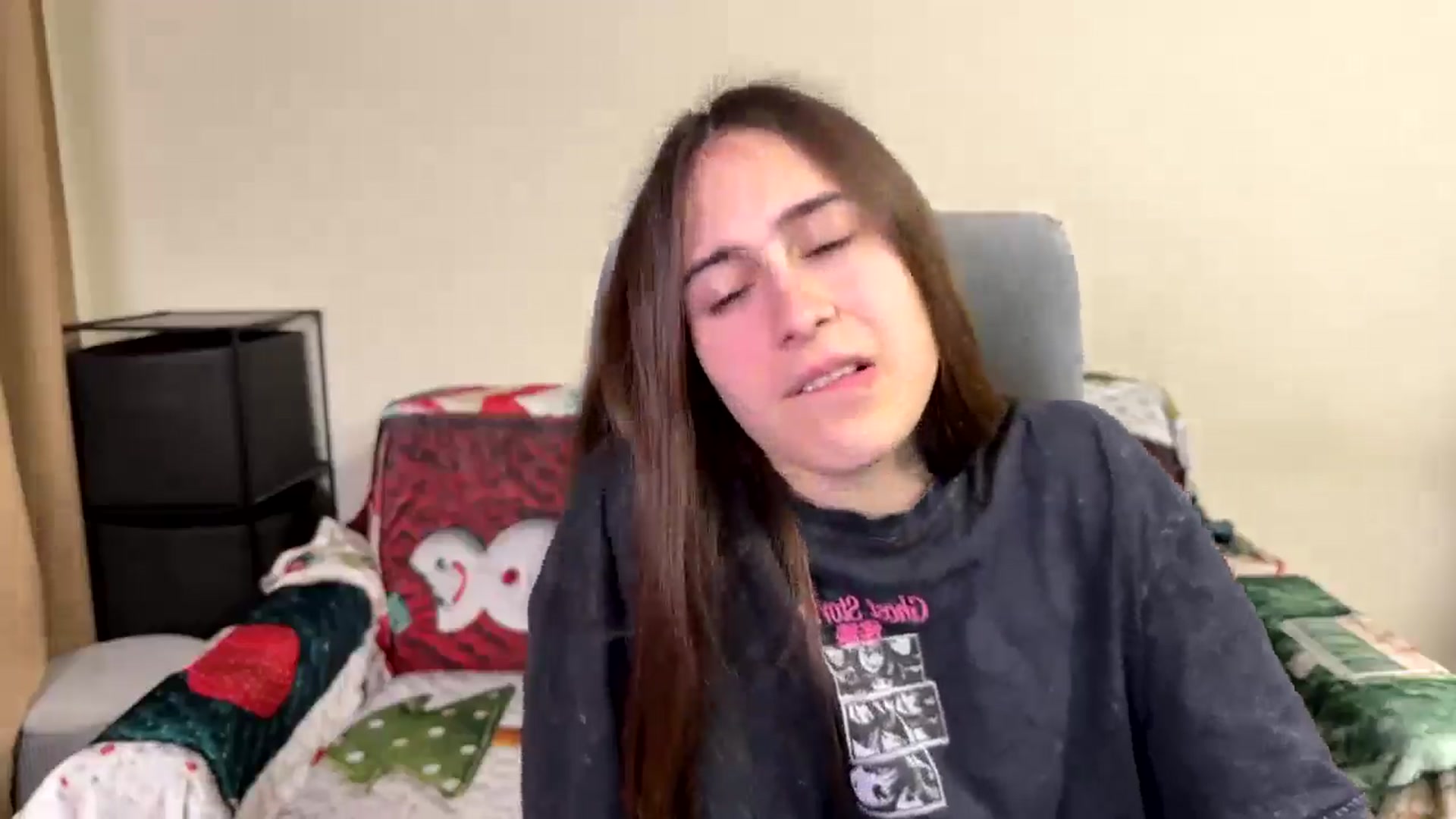 Gallery image thumbnail from ulohu's myfreecams stream on, 12/17/2025, 18:37 image 14 of 20