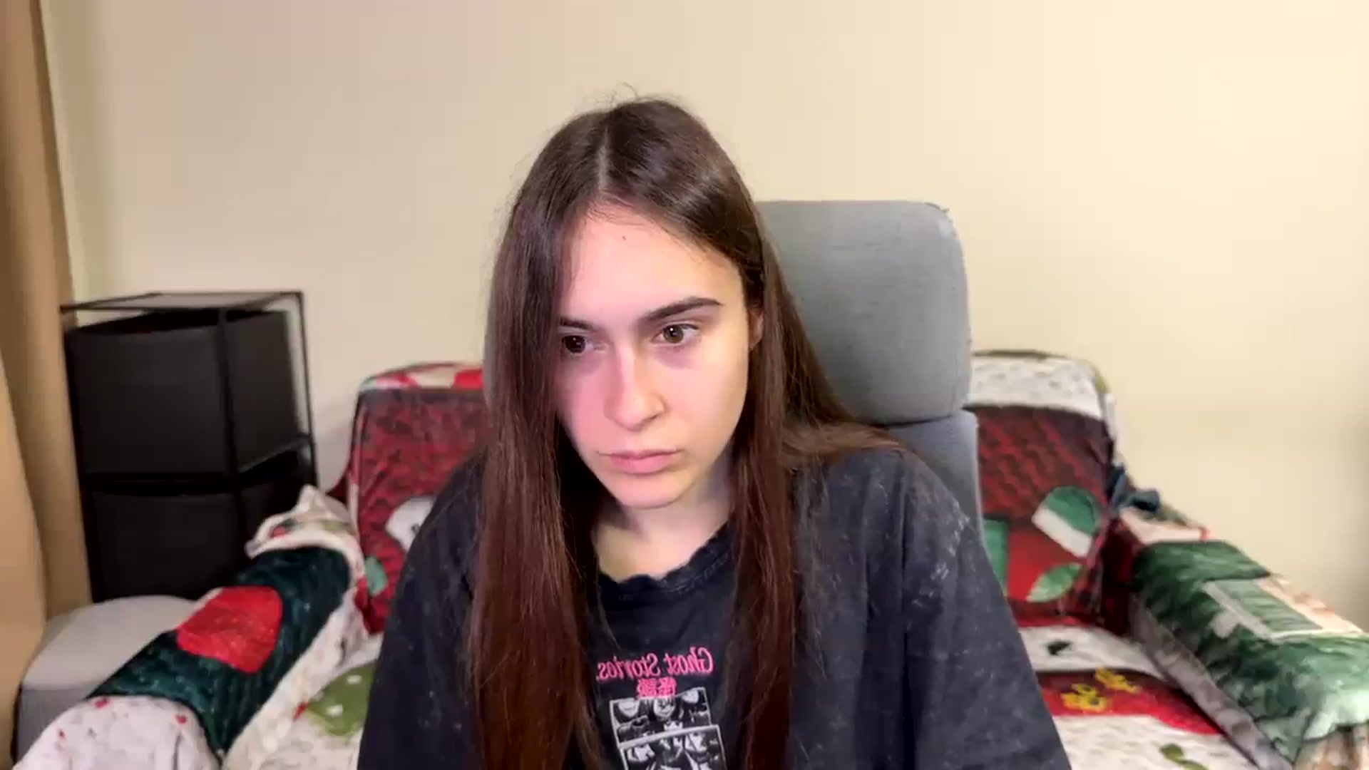 Gallery image thumbnail from ulohu's myfreecams stream on, 12/17/2025, 18:37 image 8 of 20