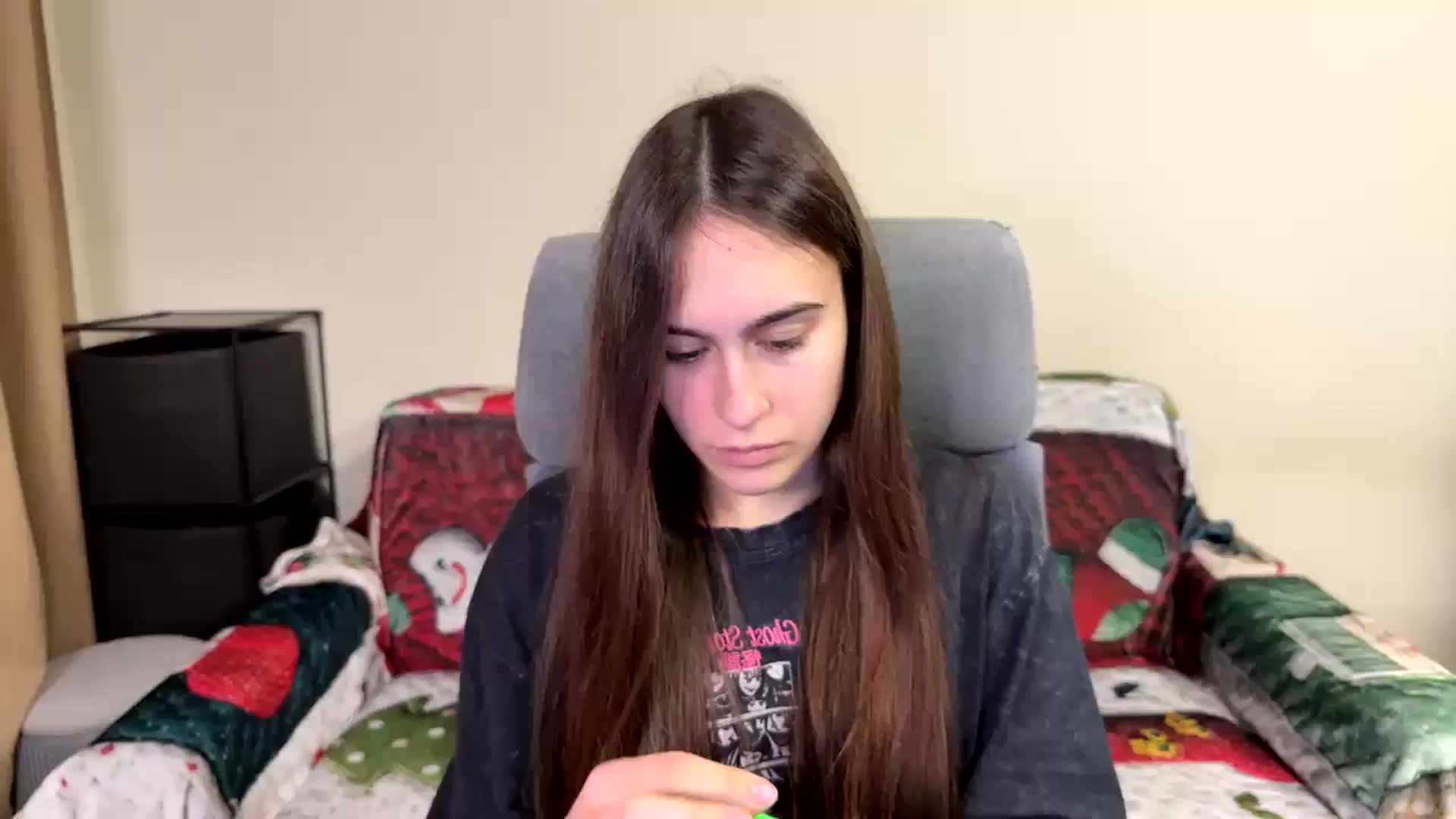 Gallery image thumbnail from ulohu's myfreecams stream on, 12/17/2025, 18:37 image 20 of 20