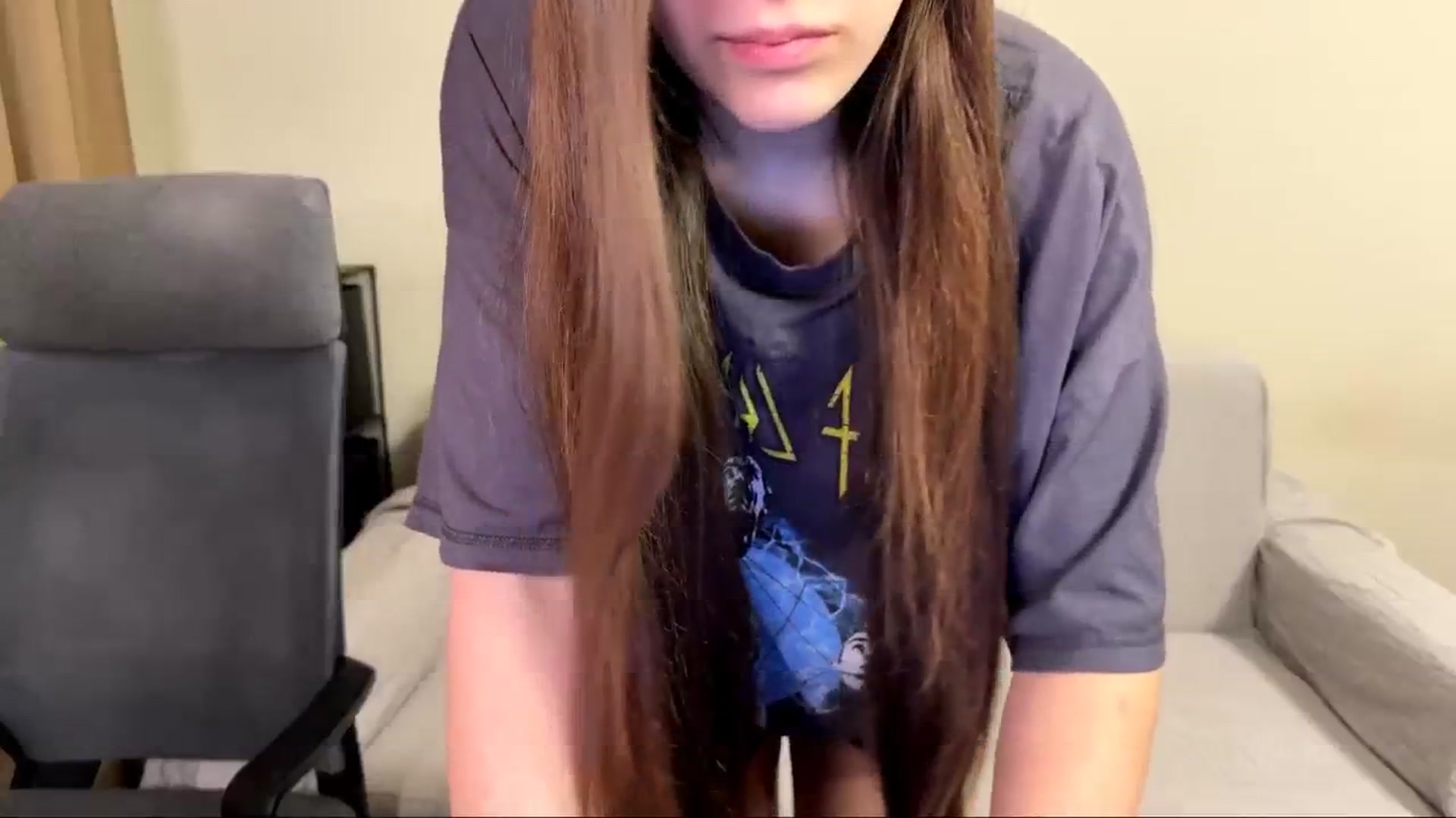 Gallery image thumbnail from ulohu's myfreecams stream on, 04/07/2026, 23:04 image 11 of 20