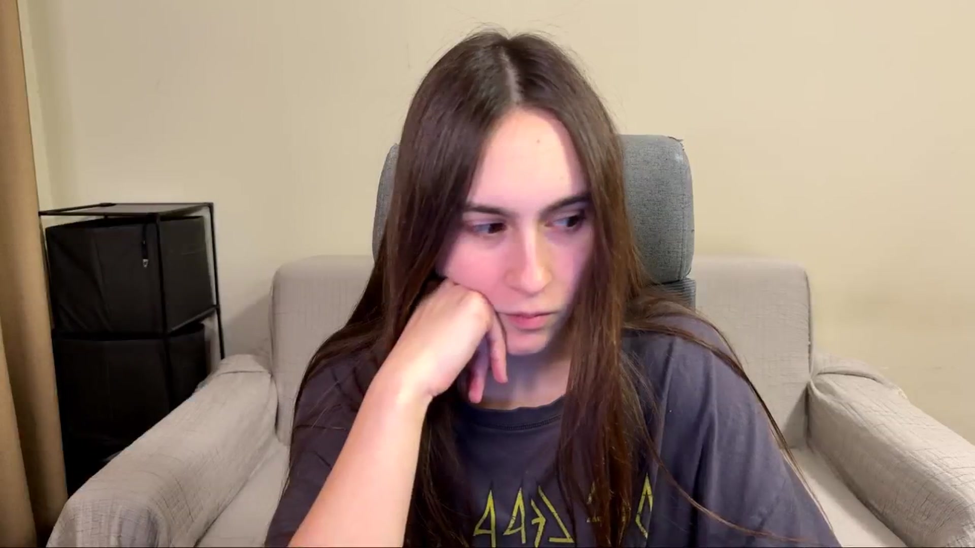 Gallery image thumbnail from ulohu's myfreecams stream on, 04/14/2026, 23:17 image 18 of 20