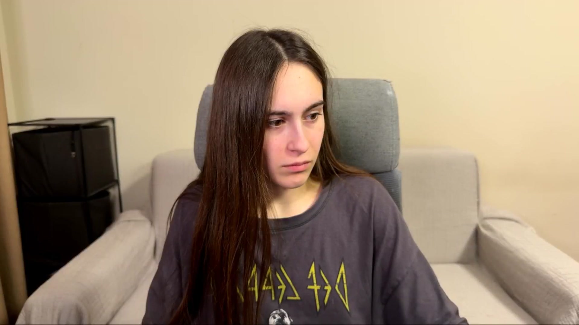 Gallery image thumbnail from ulohu's myfreecams stream on, 04/14/2026, 23:43 image 13 of 20