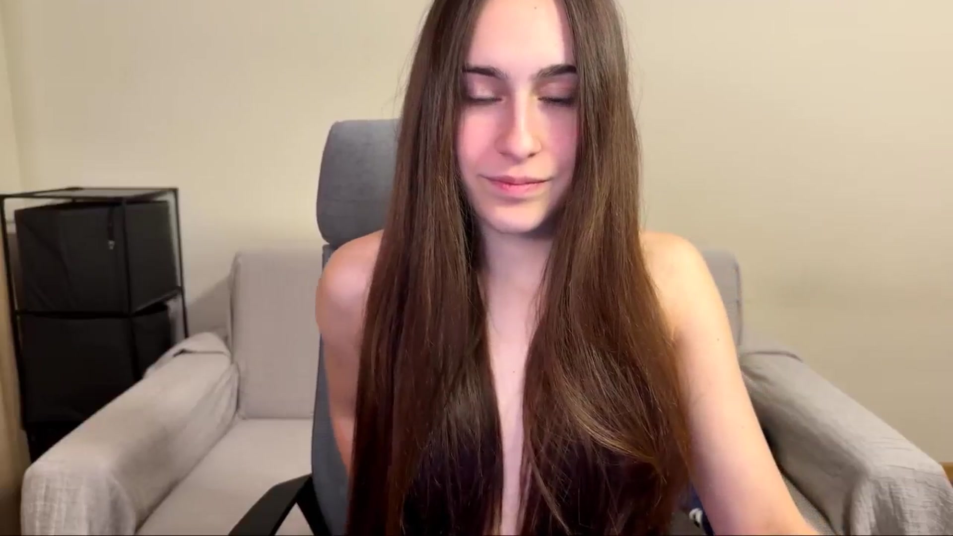 Gallery image thumbnail from ulohu's myfreecams stream on, 04/16/2026, 23:10 image 20 of 20