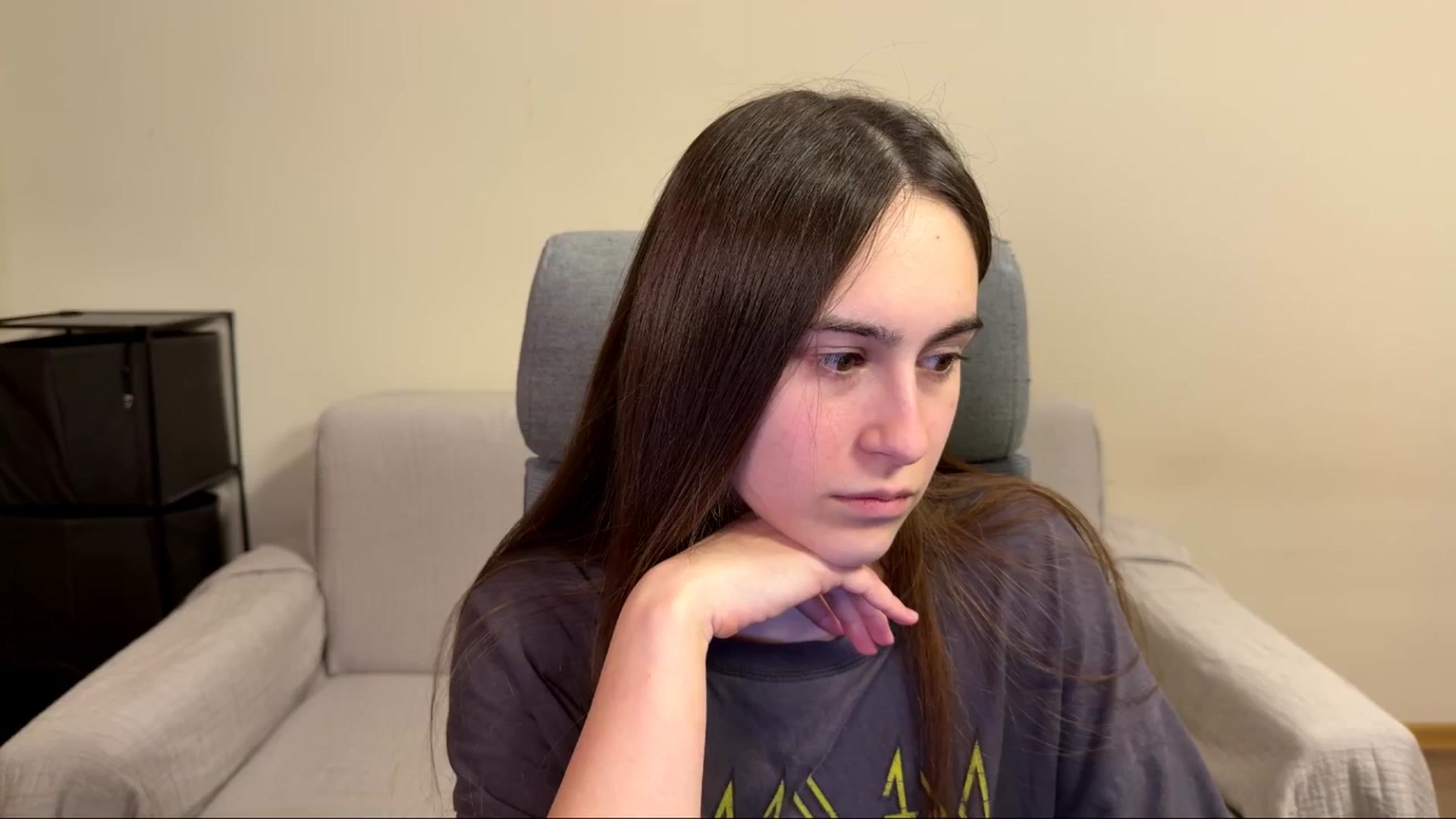 Gallery image thumbnail from ulohu's myfreecams stream on, 04/17/2026, 03:03 image 5 of 20