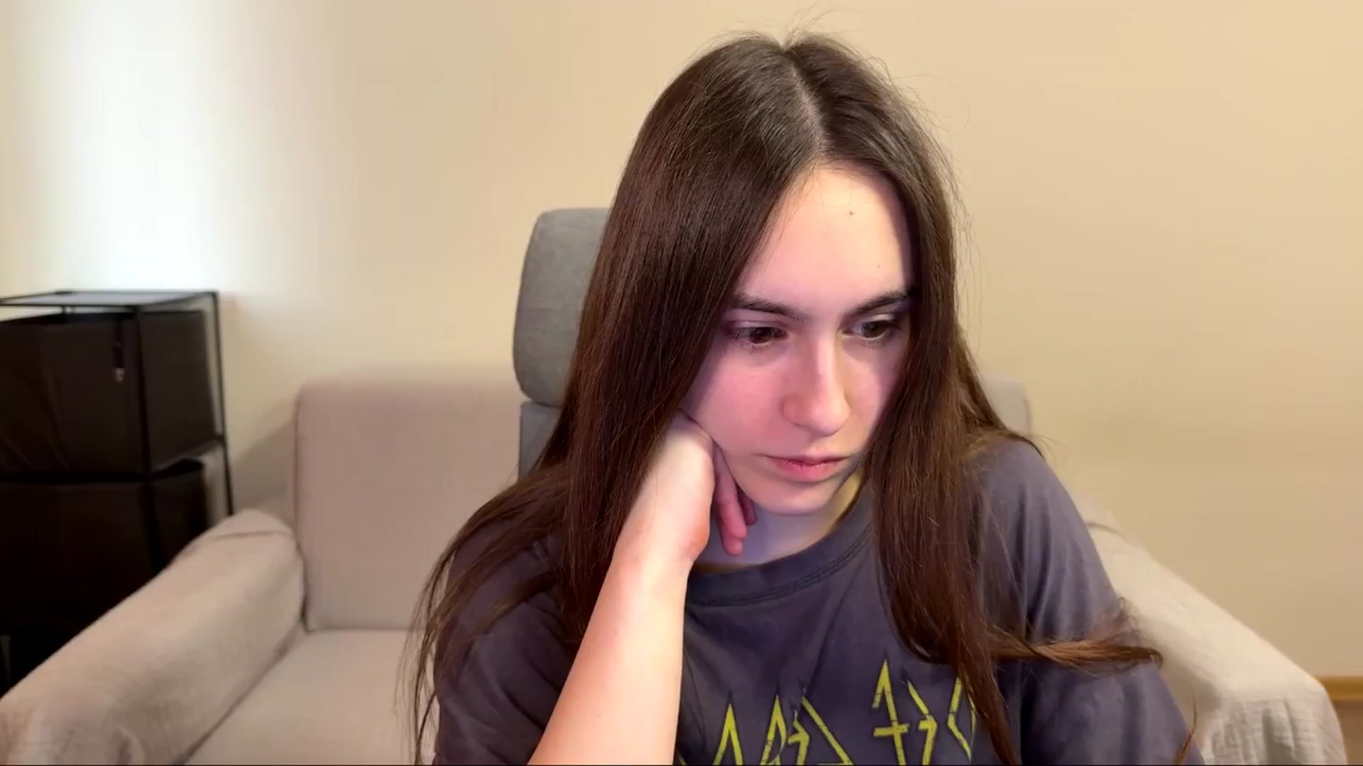 Gallery image thumbnail from ulohu's myfreecams stream on, 04/17/2026, 04:00 image 9 of 20
