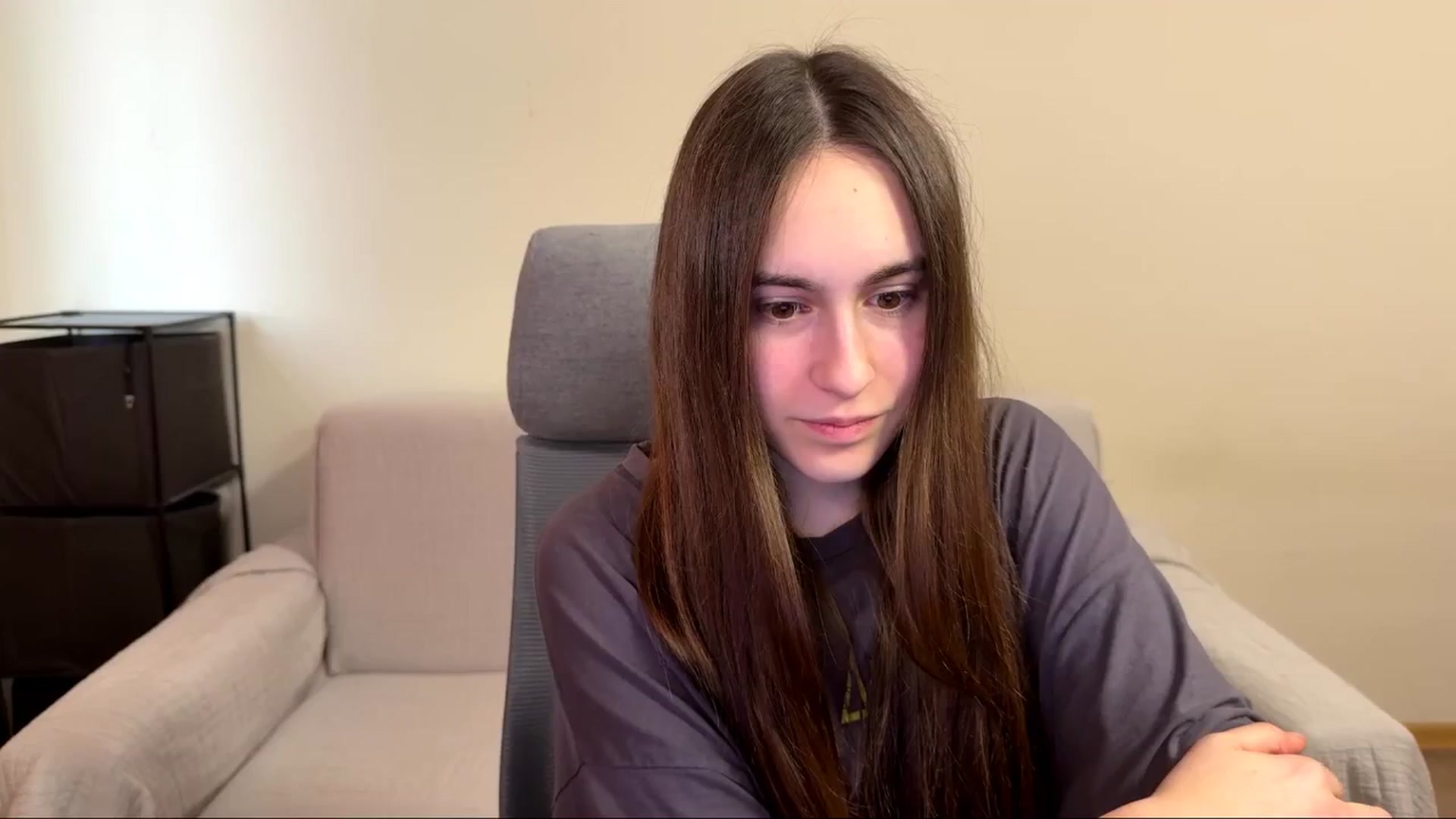 Gallery image thumbnail from ulohu's myfreecams stream on, 04/17/2026, 04:00 image 10 of 20