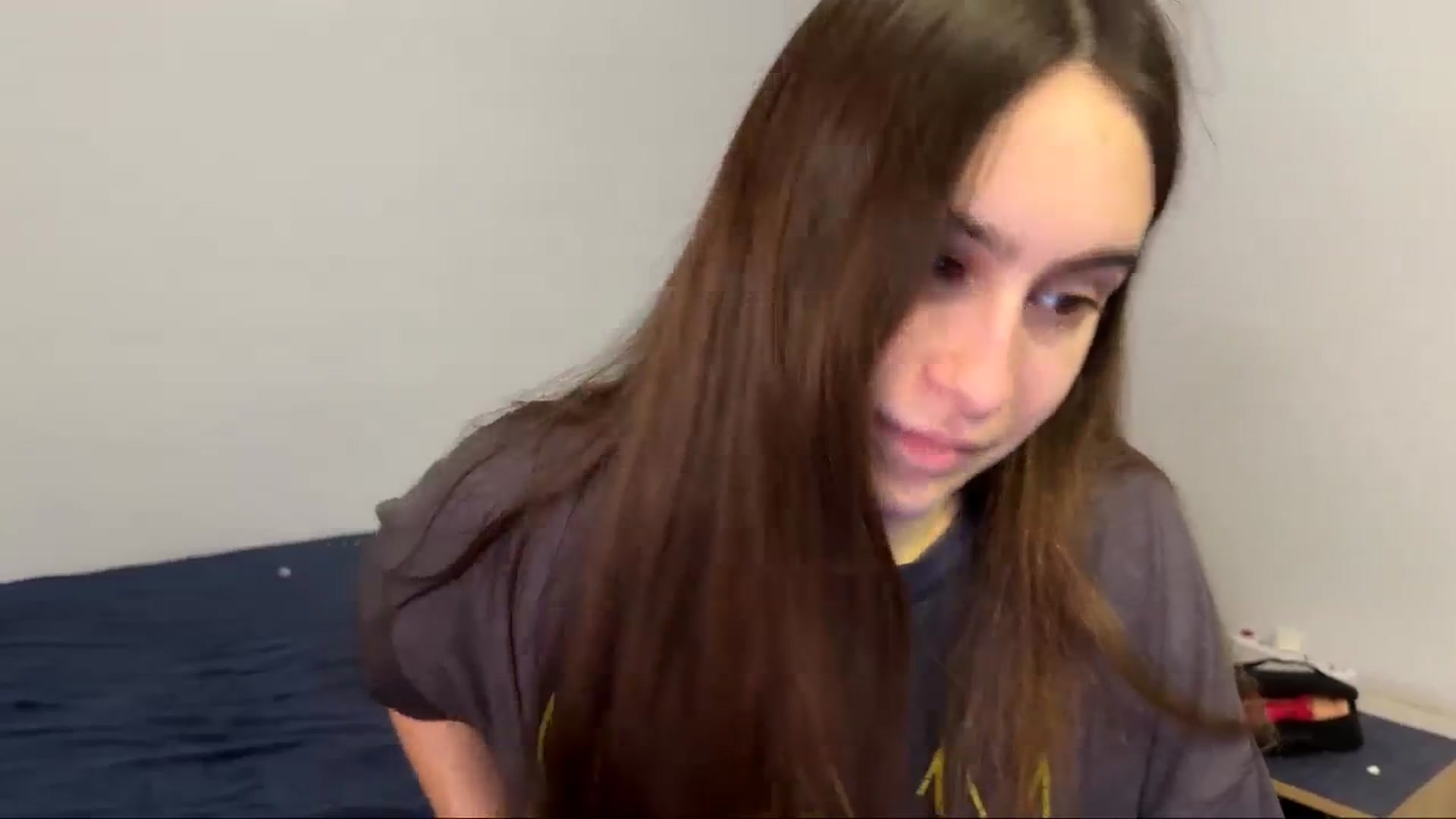 Gallery image thumbnail from ulohu's myfreecams stream on, 04/20/2026, 24:42 image 7 of 20