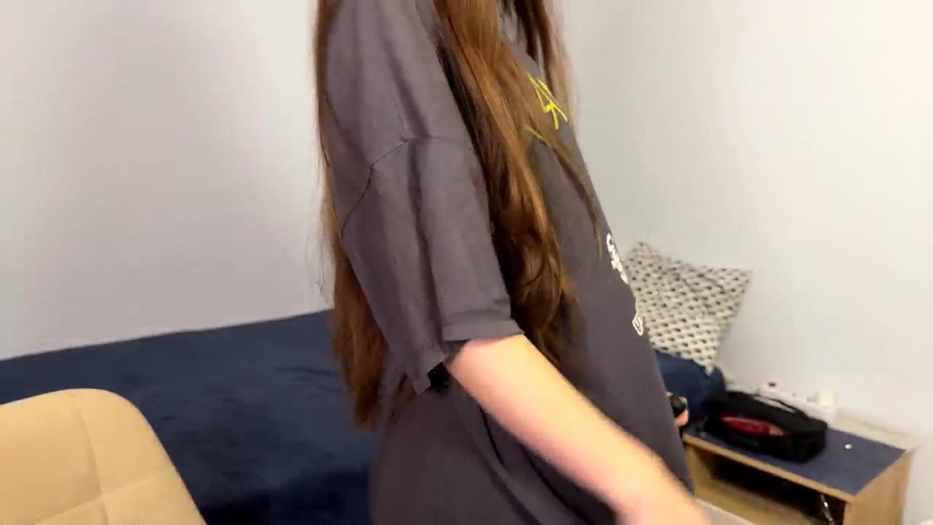 Gallery image thumbnail from ulohu's myfreecams stream on, 04/22/2026, 02:21 image 3 of 20