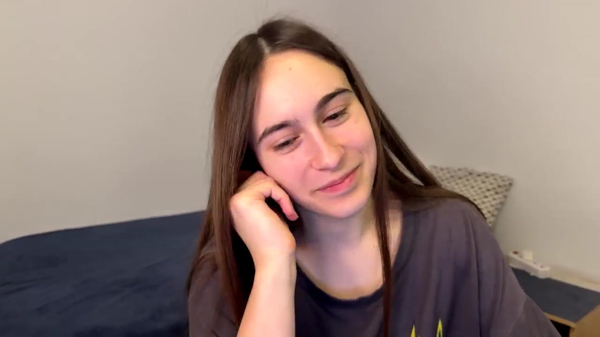Gallery image thumbnail from ulohu's myfreecams stream on, 05/01/2026, 23:08 image 7 of 20