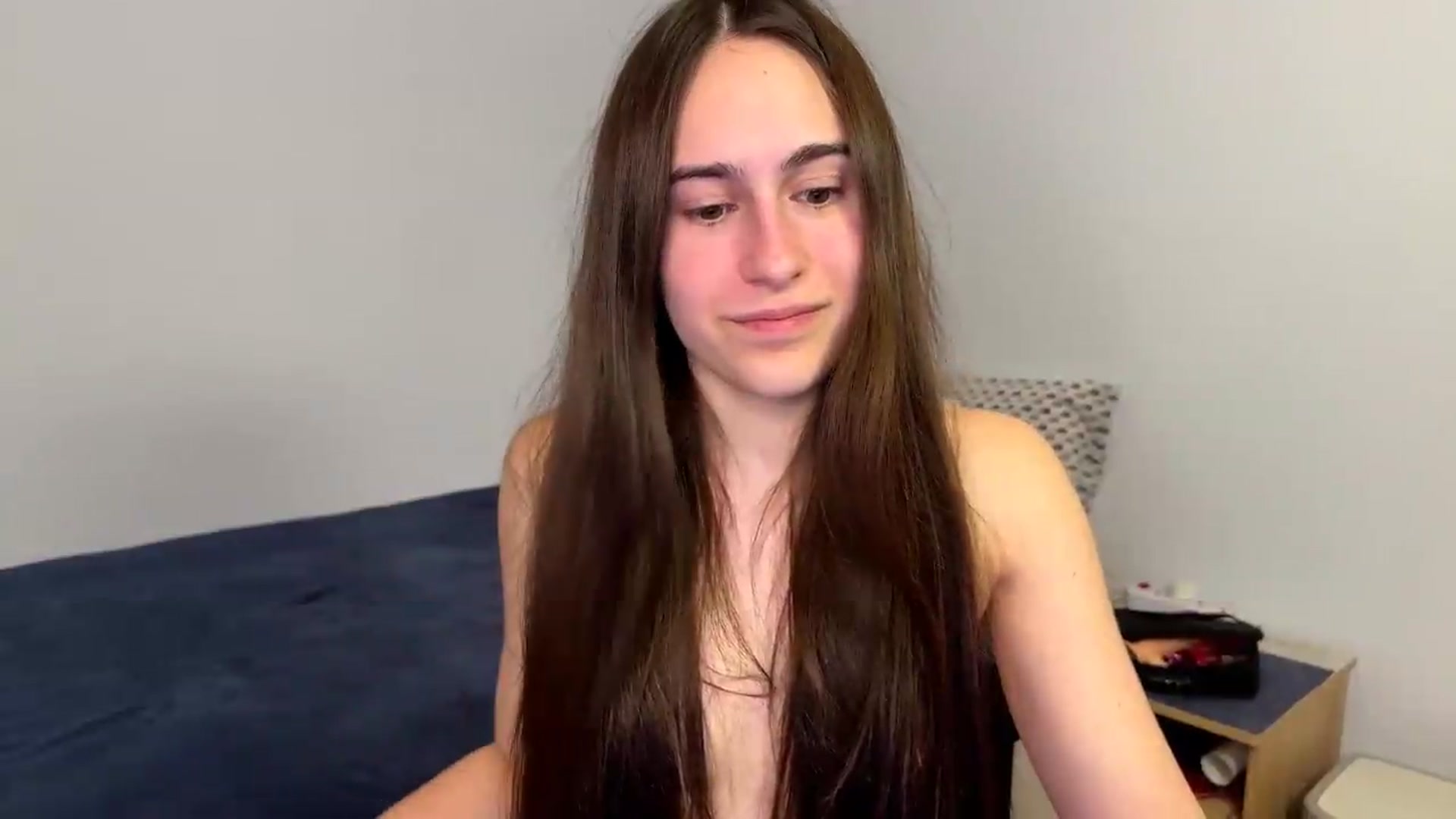 Gallery image thumbnail from ulohu's myfreecams stream on, 05/18/2026, 22:38 image 3 of 20