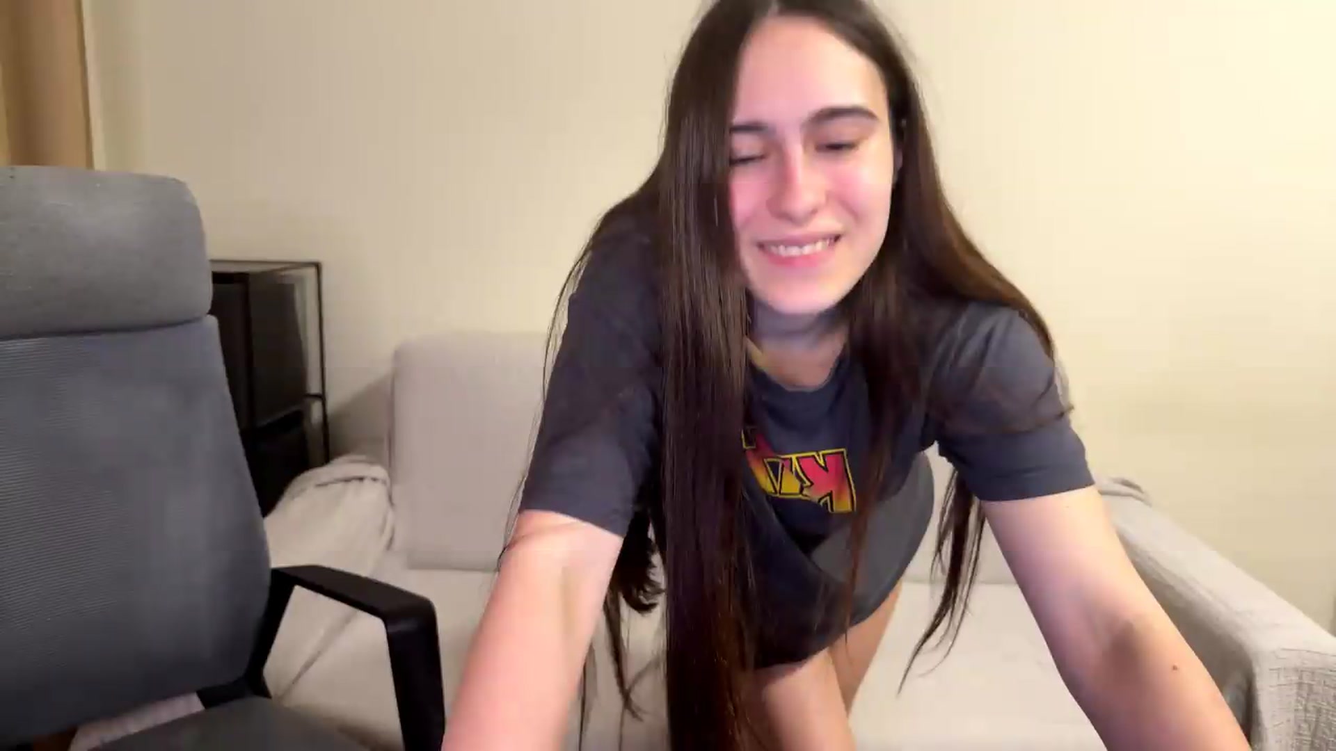 Gallery image thumbnail from ulohu's myfreecams stream on, 06/04/2026, 24:27 image 3 of 20