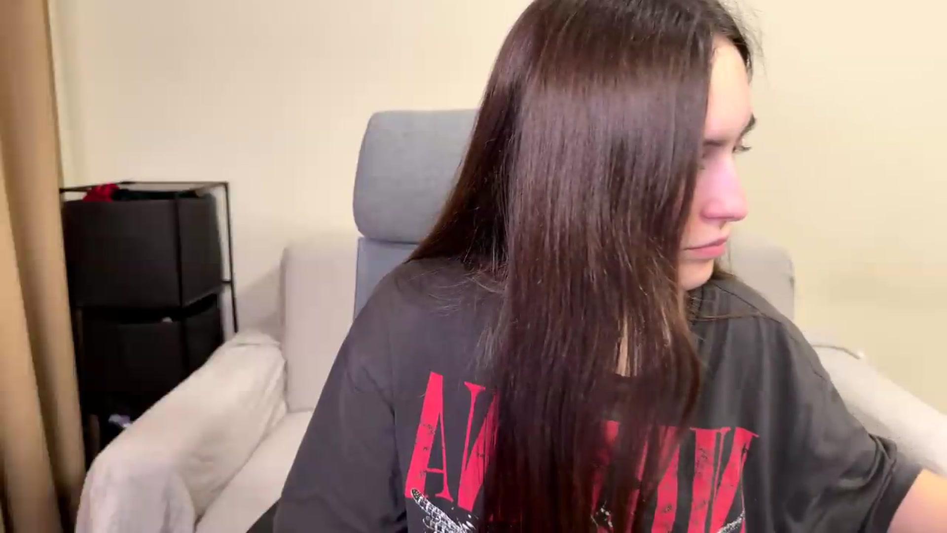 Gallery image thumbnail from ulohu's myfreecams stream on, 06/04/2026, 22:38 image 10 of 20