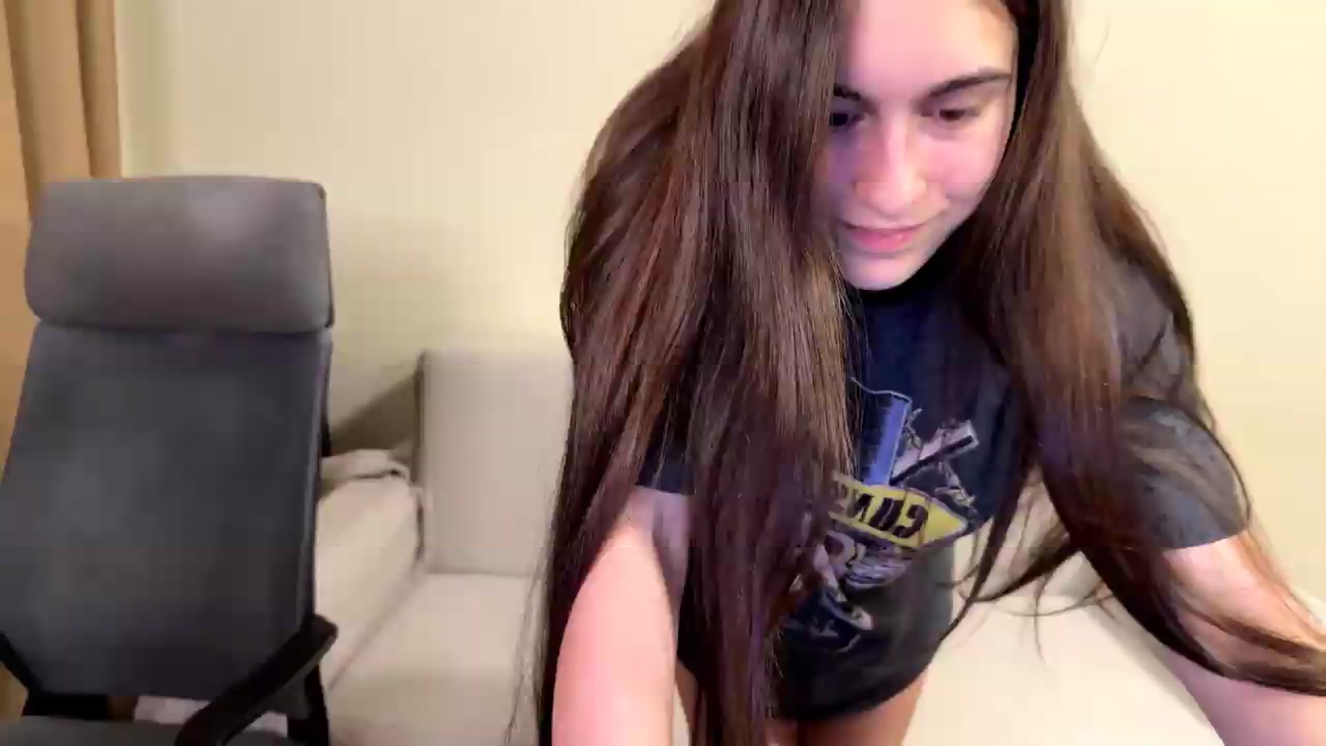 Gallery image thumbnail from ulohu's myfreecams stream on, 06/09/2026, 22:28 image 14 of 20