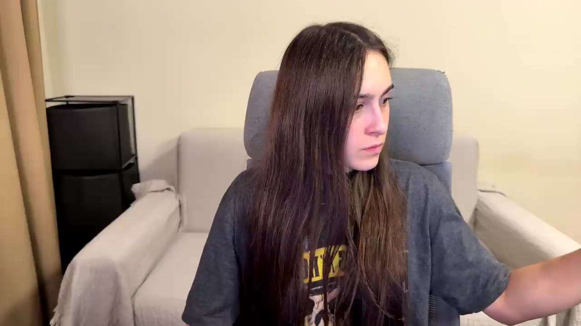 Gallery image thumbnail from ulohu's myfreecams stream on, 06/09/2026, 22:48 image 10 of 20