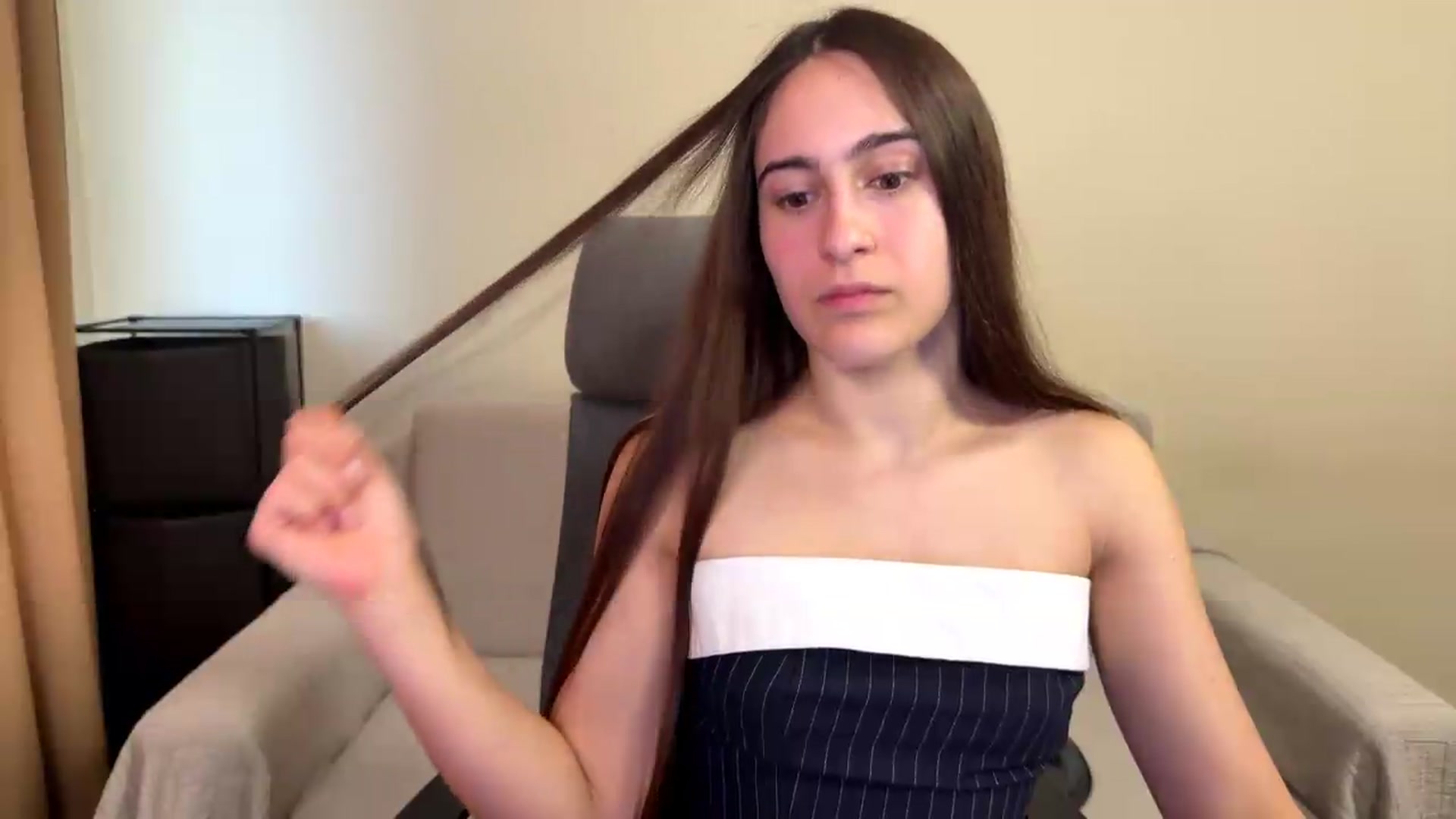 Gallery image thumbnail from ulohu's myfreecams stream on, 06/10/2026, 02:47 image 11 of 20