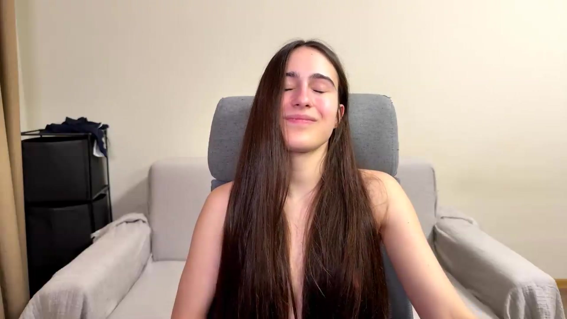 Gallery image thumbnail from ulohu's myfreecams stream on, 06/11/2026, 20:30 image 9 of 20