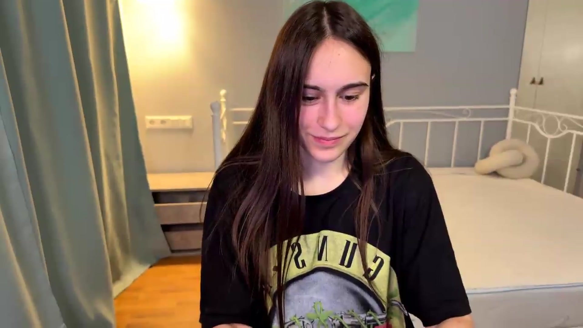 Gallery image thumbnail from ulohu's myfreecams stream on, 06/15/2026, 24:12 image 5 of 20