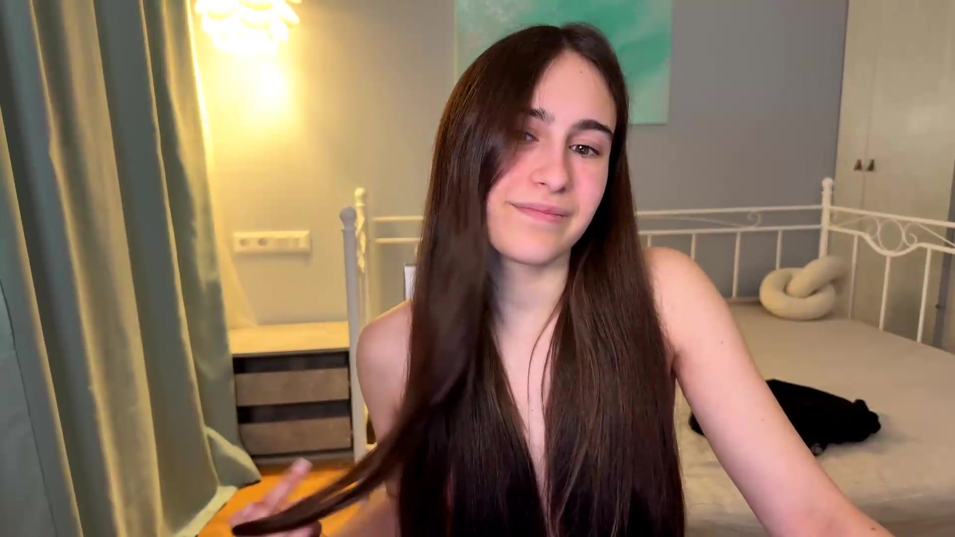 Gallery image thumbnail from ulohu's myfreecams stream on, 06/15/2026, 19:40 image 6 of 20