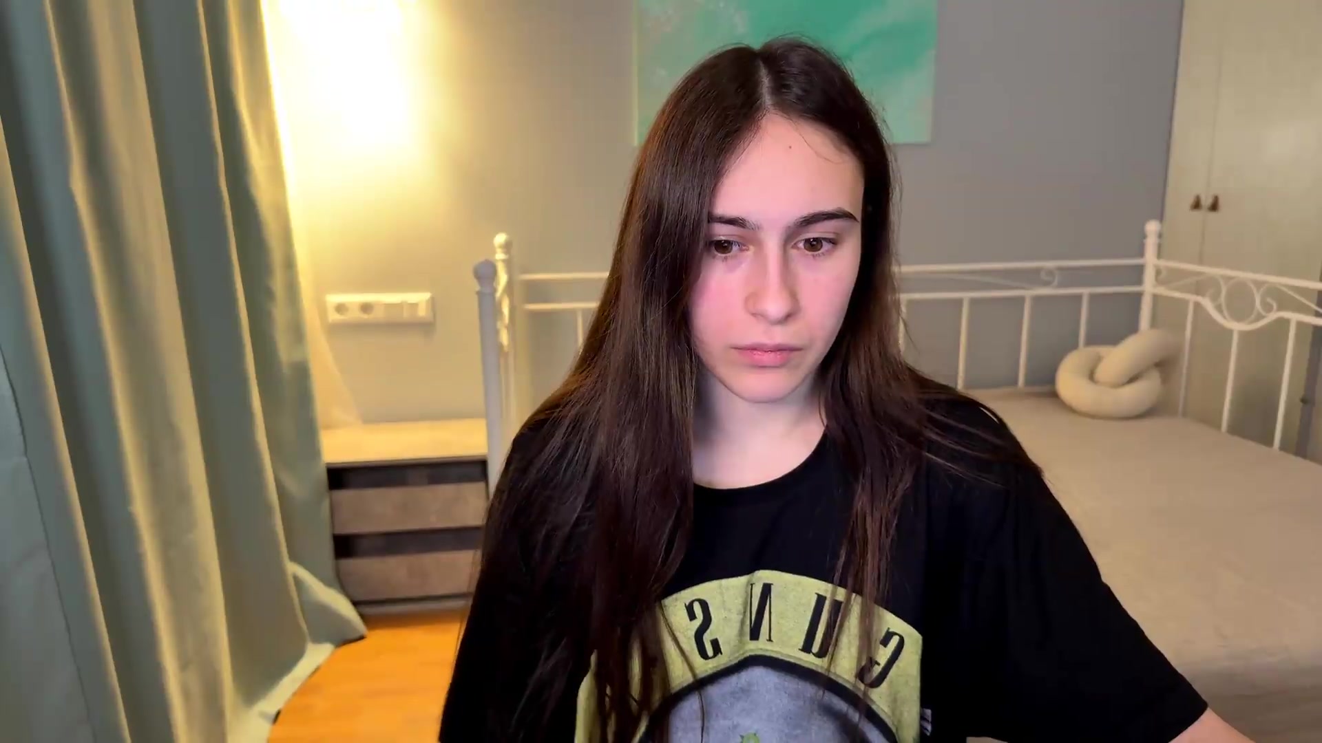 Gallery image thumbnail from ulohu's myfreecams stream on, 06/15/2026, 19:40 image 9 of 20