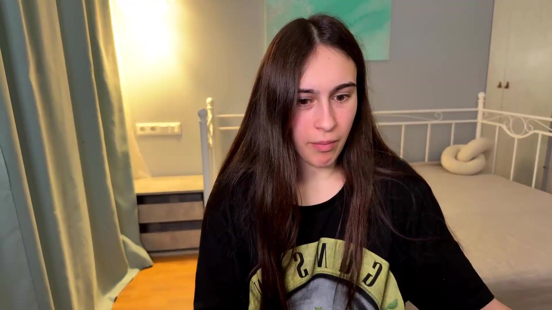 Gallery image thumbnail from ulohu's myfreecams stream on, 06/15/2026, 19:40 image 12 of 20