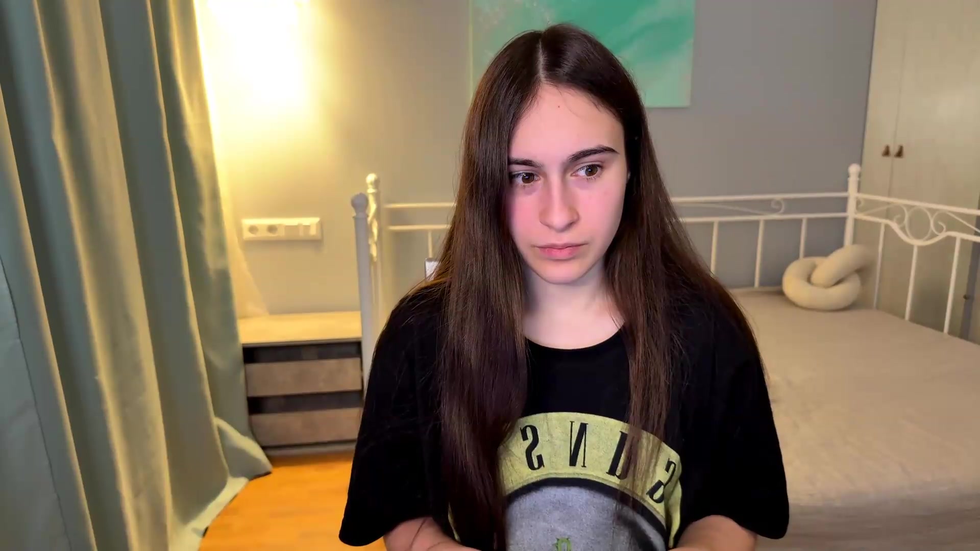 Gallery image thumbnail from ulohu's myfreecams stream on, 06/15/2026, 19:40 image 17 of 20