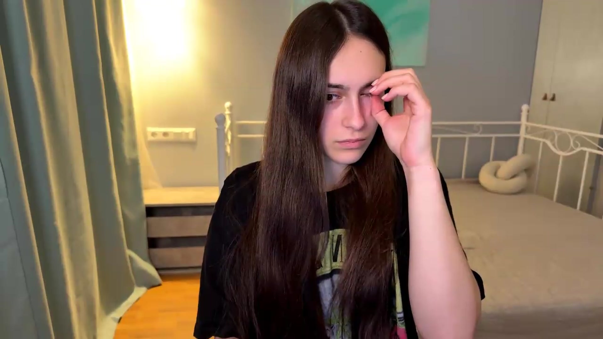 Gallery image thumbnail from ulohu's myfreecams stream on, 06/15/2026, 21:31 image 3 of 20