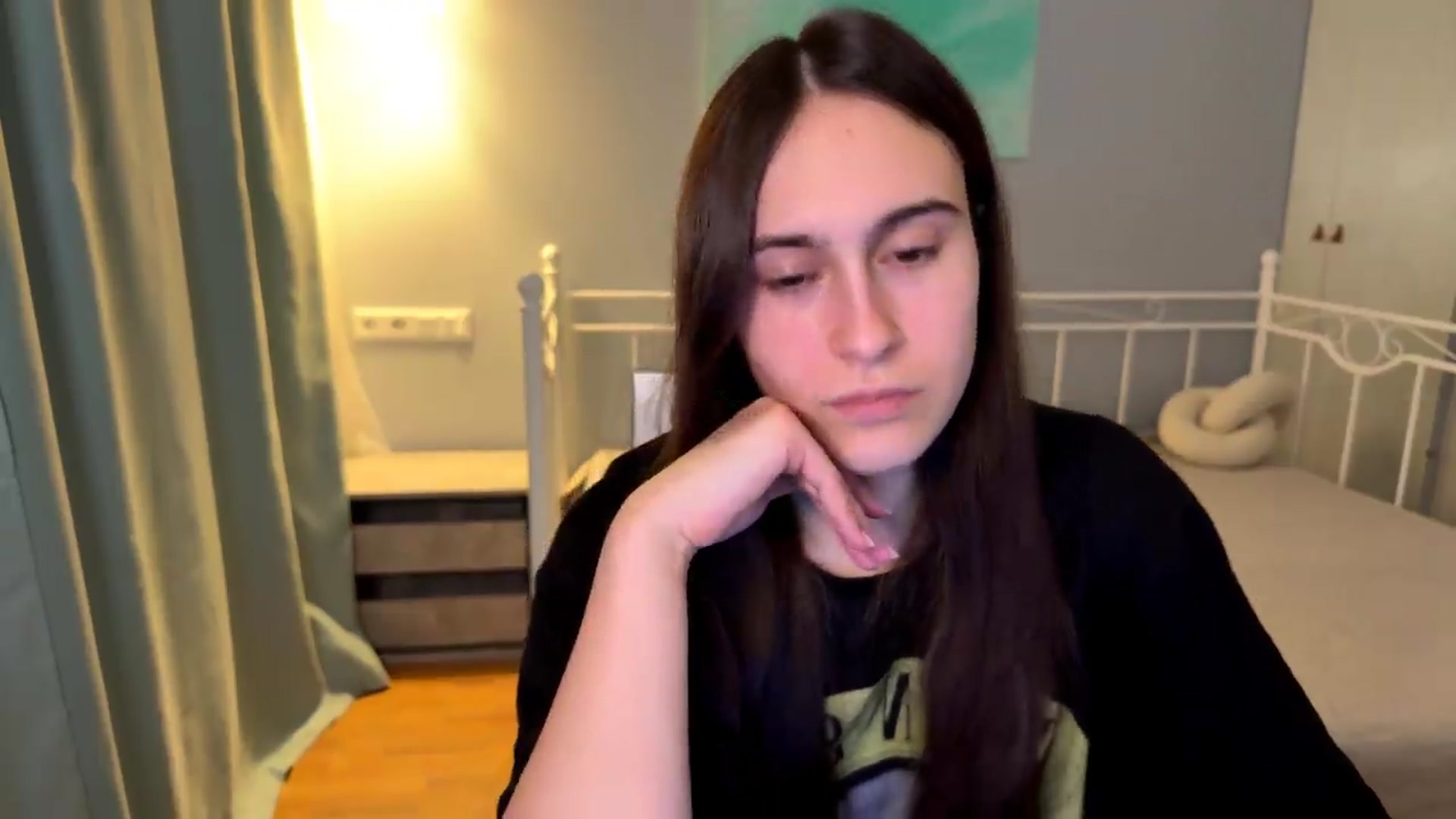 Gallery image thumbnail from ulohu's myfreecams stream on, 06/15/2026, 21:31 image 2 of 20