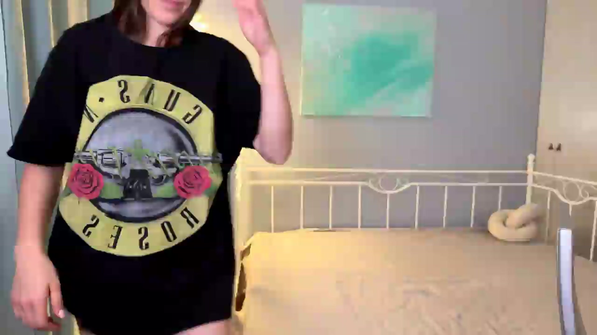 Gallery image thumbnail from ulohu's myfreecams stream on, 06/15/2026, 23:10 image 2 of 20