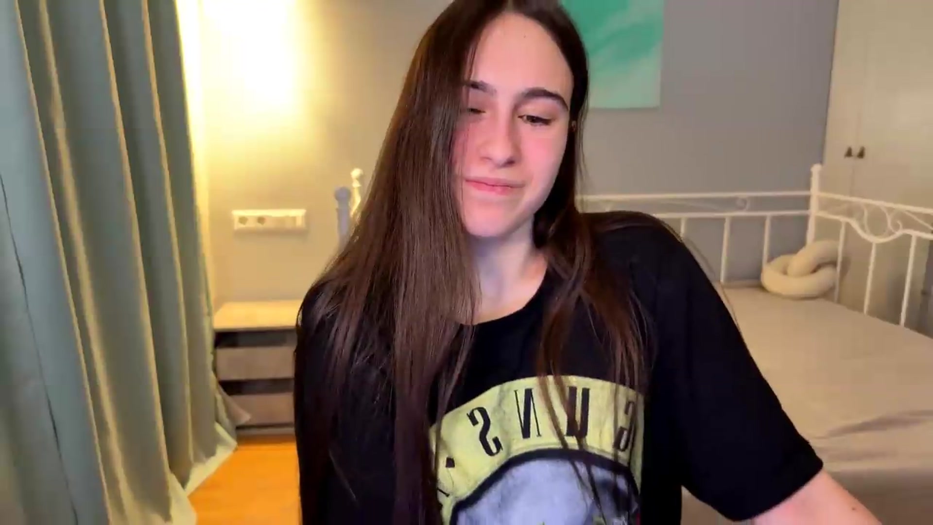 Gallery image thumbnail from ulohu's myfreecams stream on, 06/18/2026, 21:01 image 10 of 20