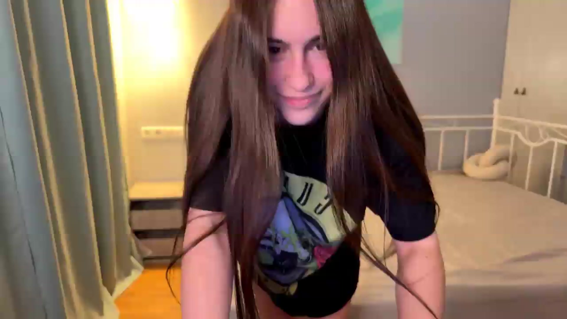 Gallery image thumbnail from ulohu's myfreecams stream on, 06/18/2026, 21:01 image 16 of 20