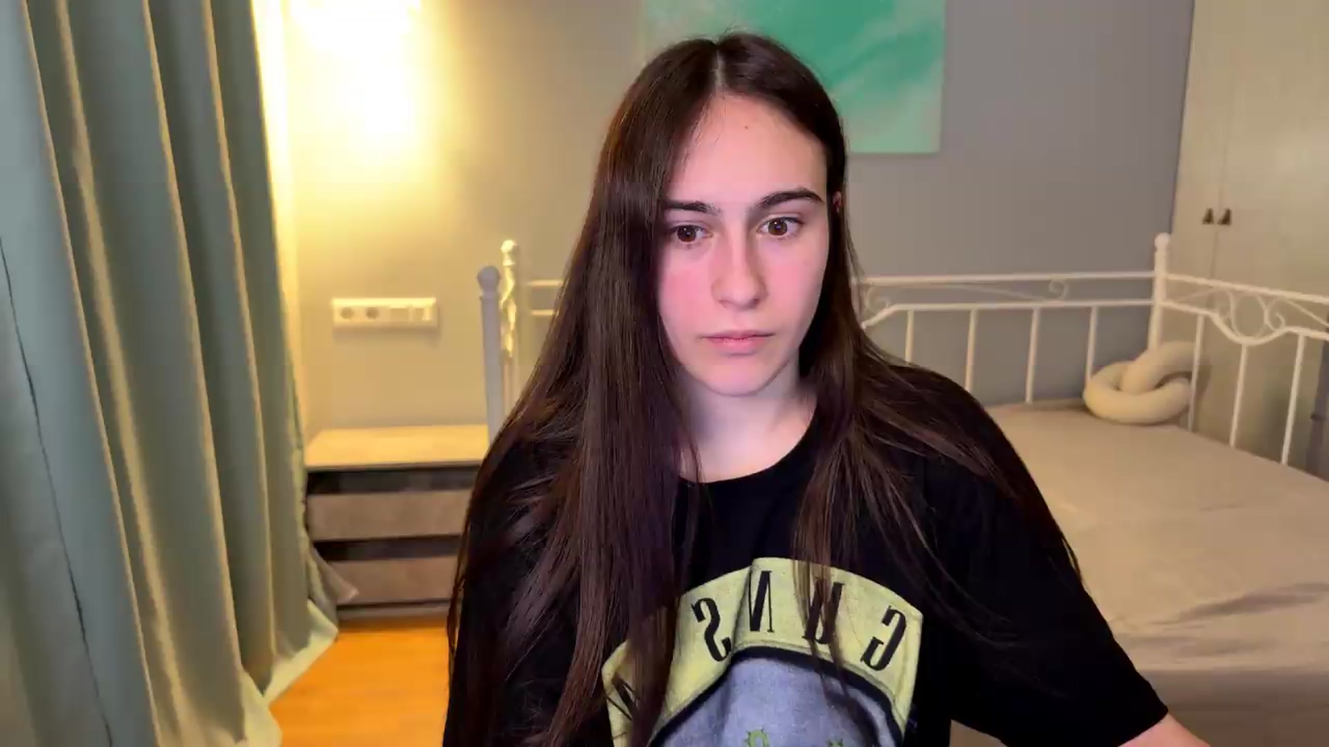 Gallery image thumbnail from ulohu's myfreecams stream on, 06/18/2026, 21:01 image 6 of 20