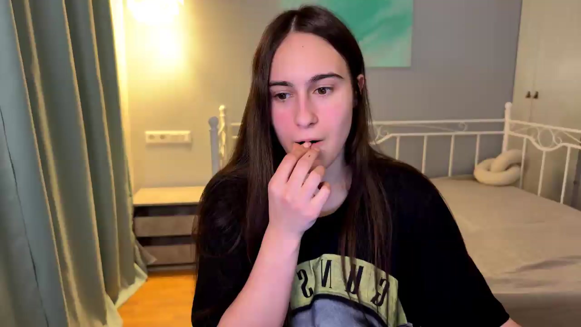 Gallery image thumbnail from ulohu's myfreecams stream on, 06/18/2026, 21:01 image 11 of 20