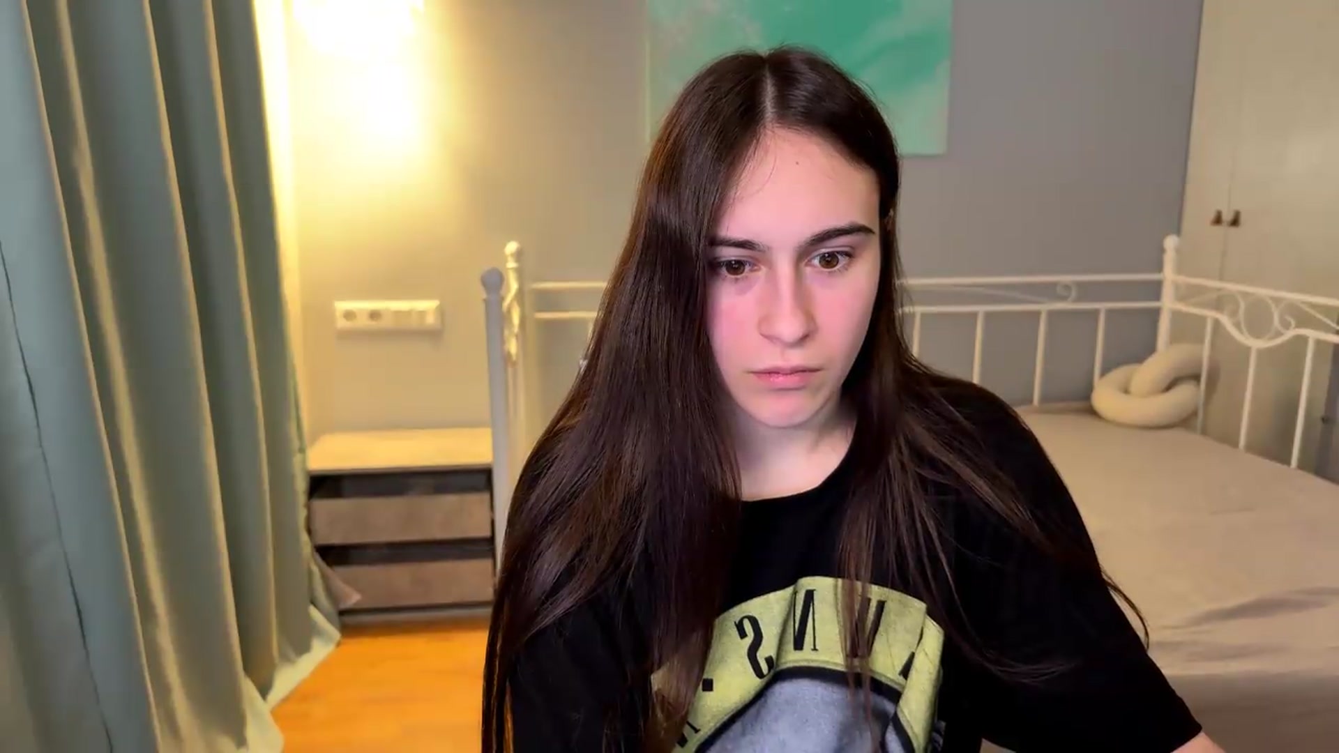 Gallery image thumbnail from ulohu's myfreecams stream on, 06/18/2026, 21:01 image 7 of 20