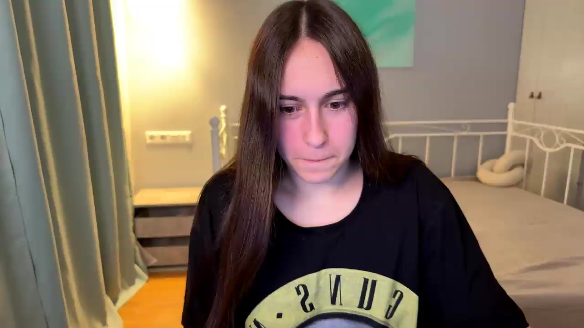 Gallery image thumbnail from ulohu's myfreecams stream on, 06/18/2026, 21:01 image 14 of 20