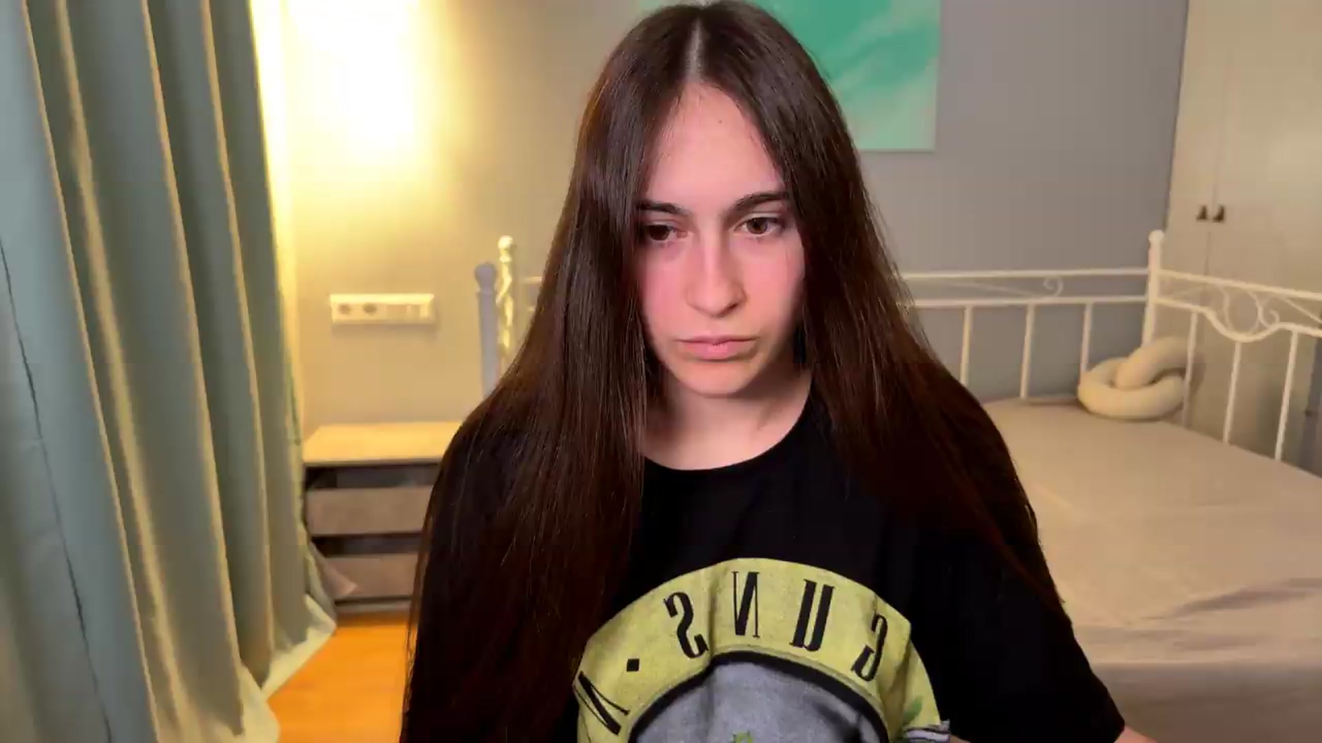 Gallery image thumbnail from ulohu's myfreecams stream on, 06/18/2026, 21:01 image 1 of 20